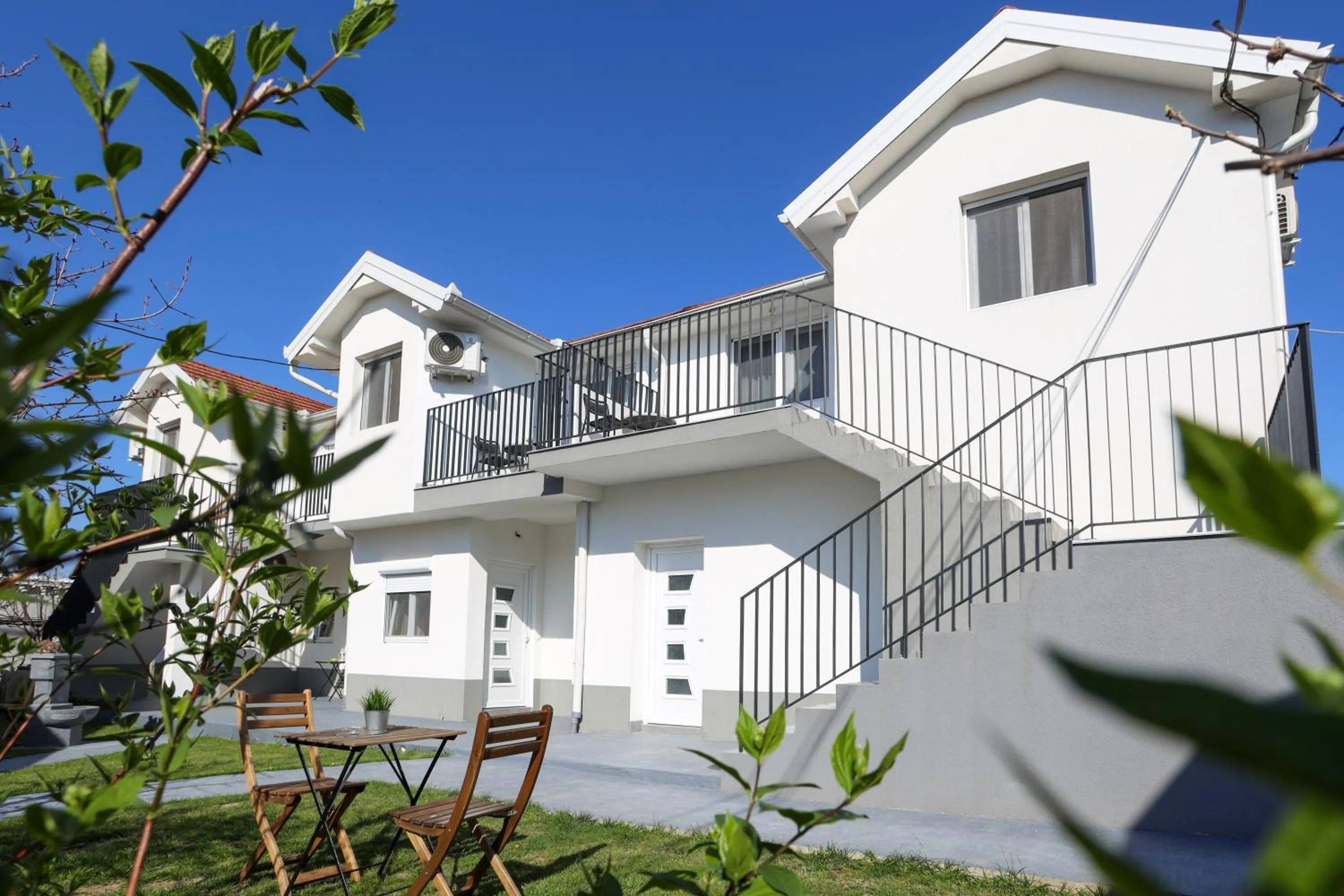 Property building in Airport Stay Apartments
