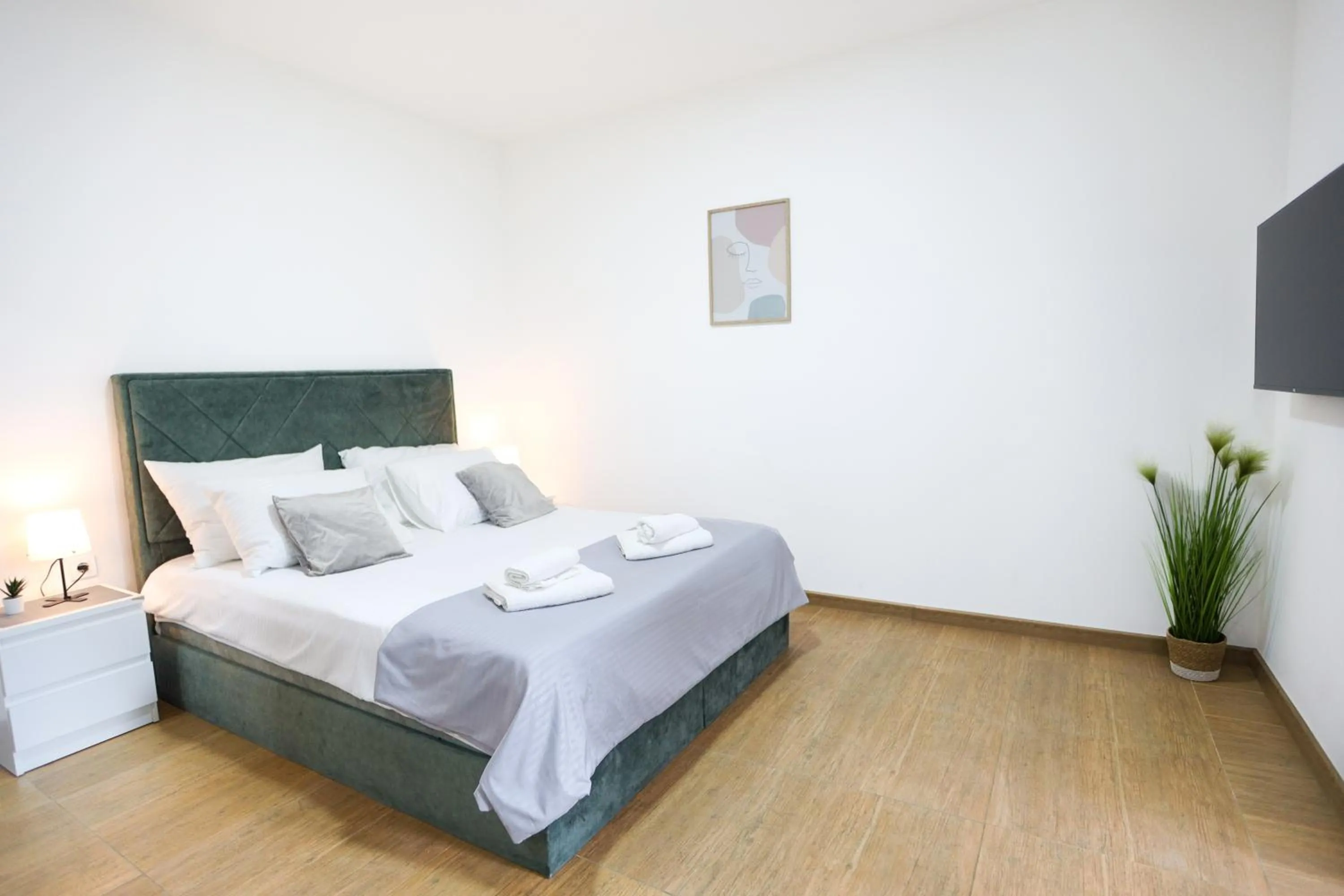Bed in Airport Stay Apartments