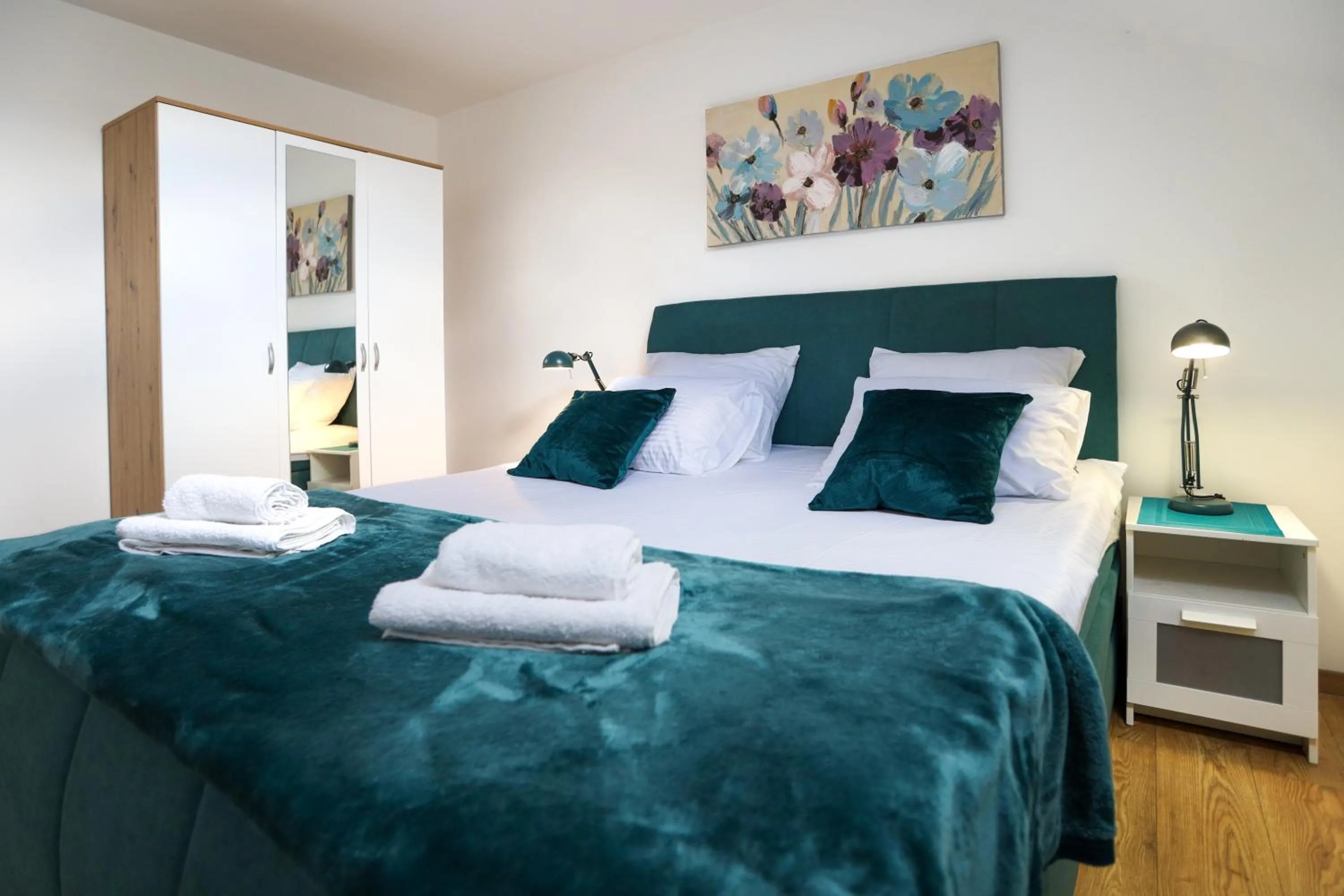 Bed in Airport Stay Apartments