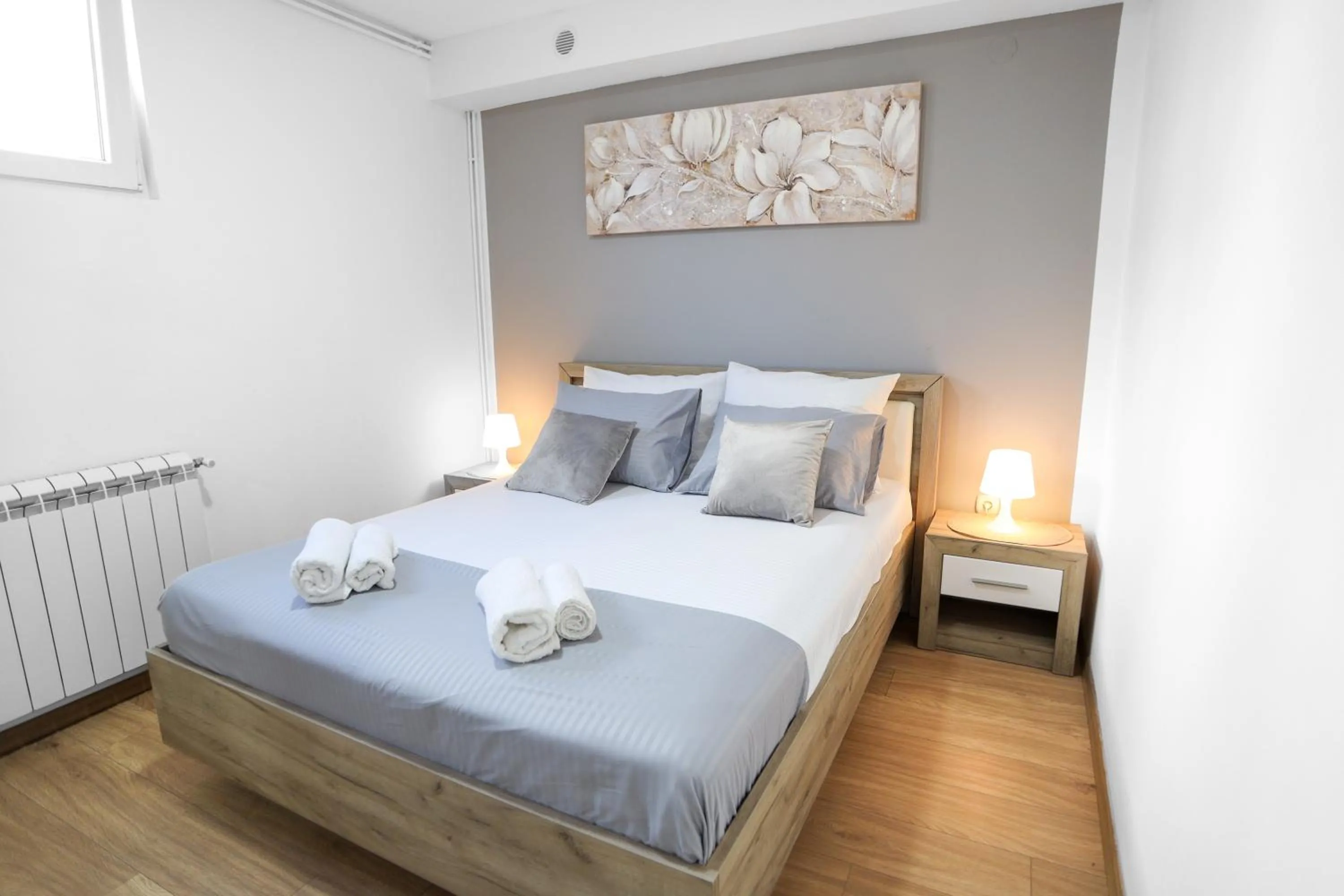 towels, Bed in Airport Stay Apartments