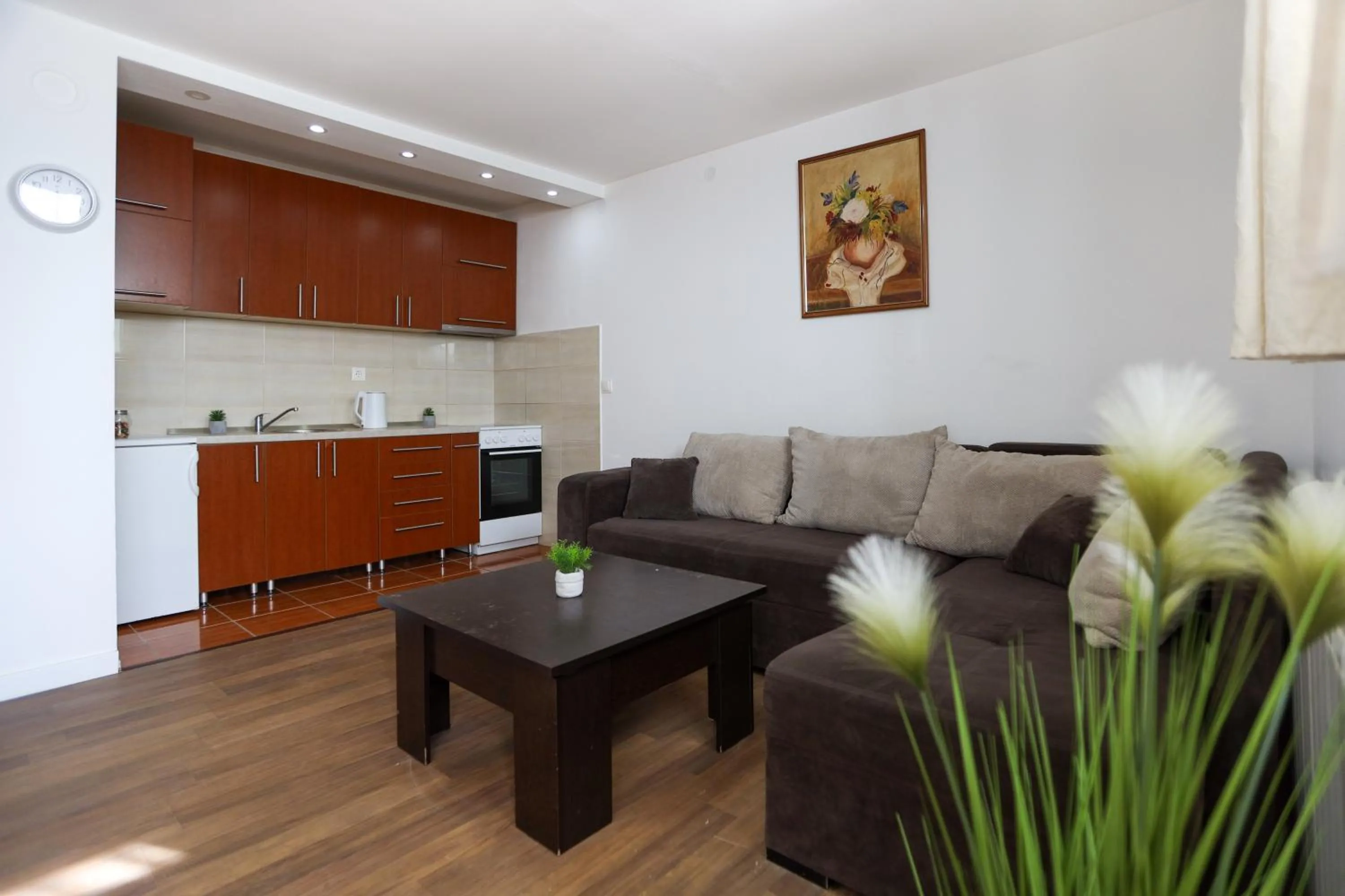 Kitchen or kitchenette in Airport Stay Apartments