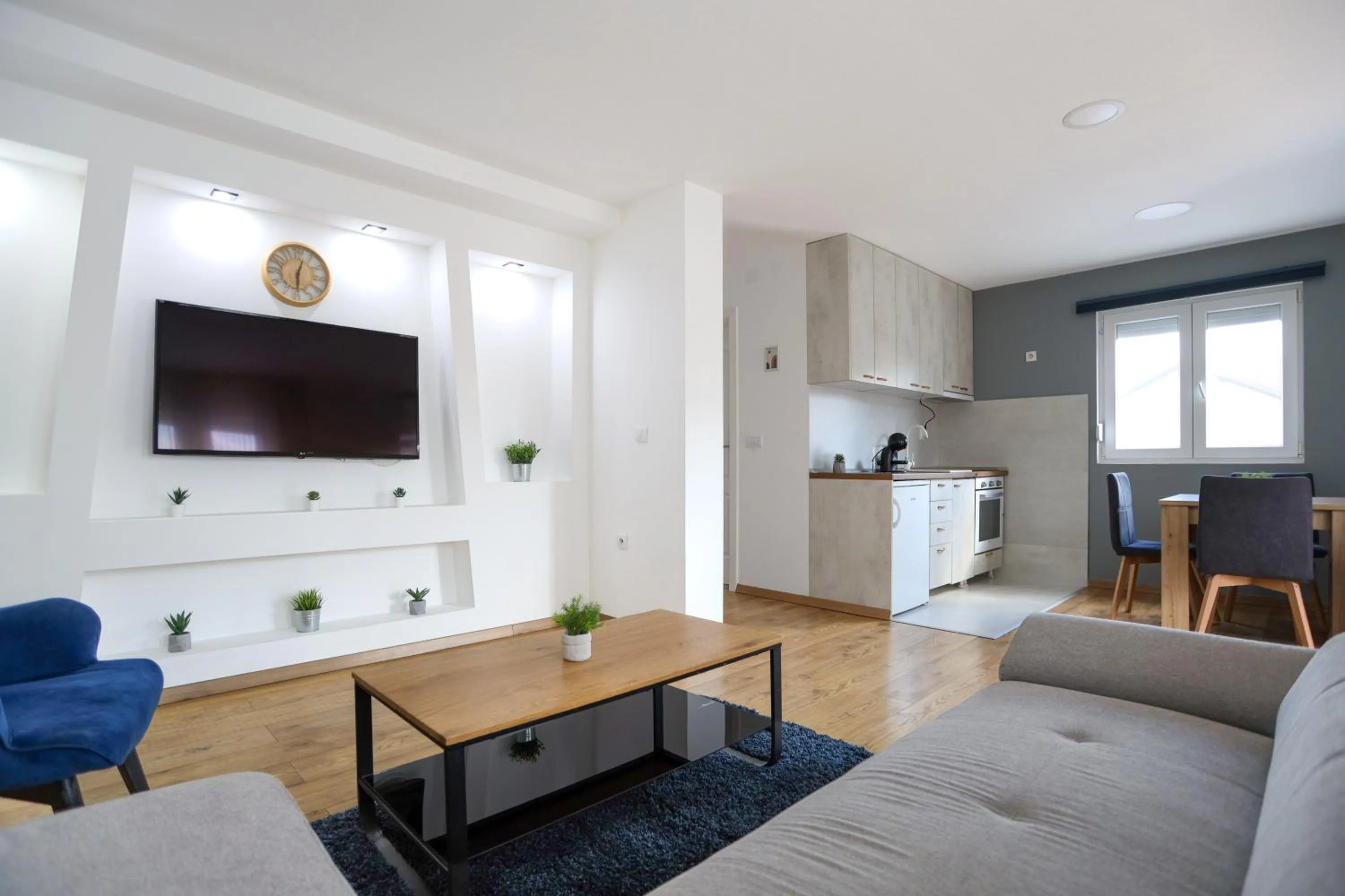 TV and multimedia in Airport Stay Apartments