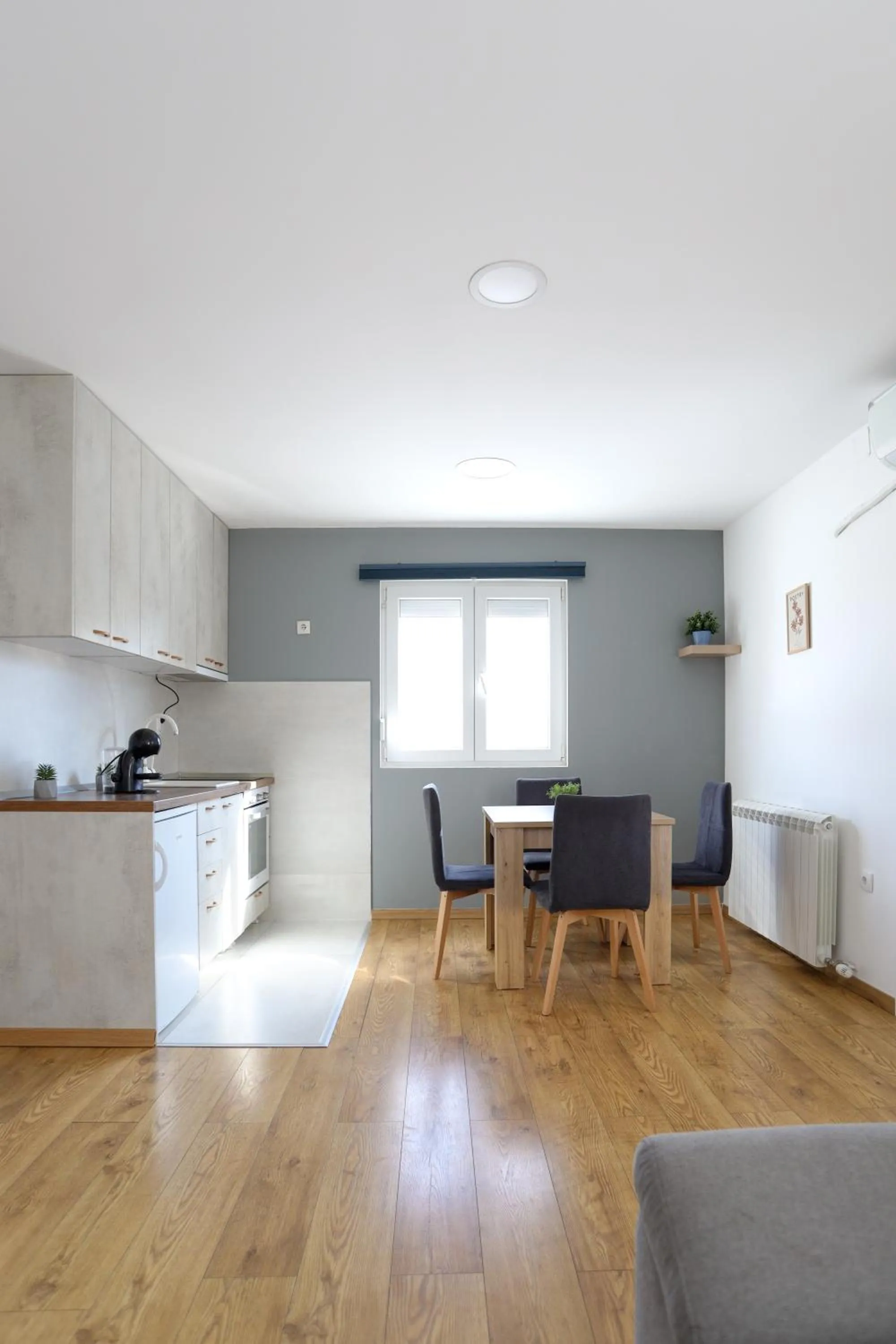 Kitchen or kitchenette in Airport Stay Apartments