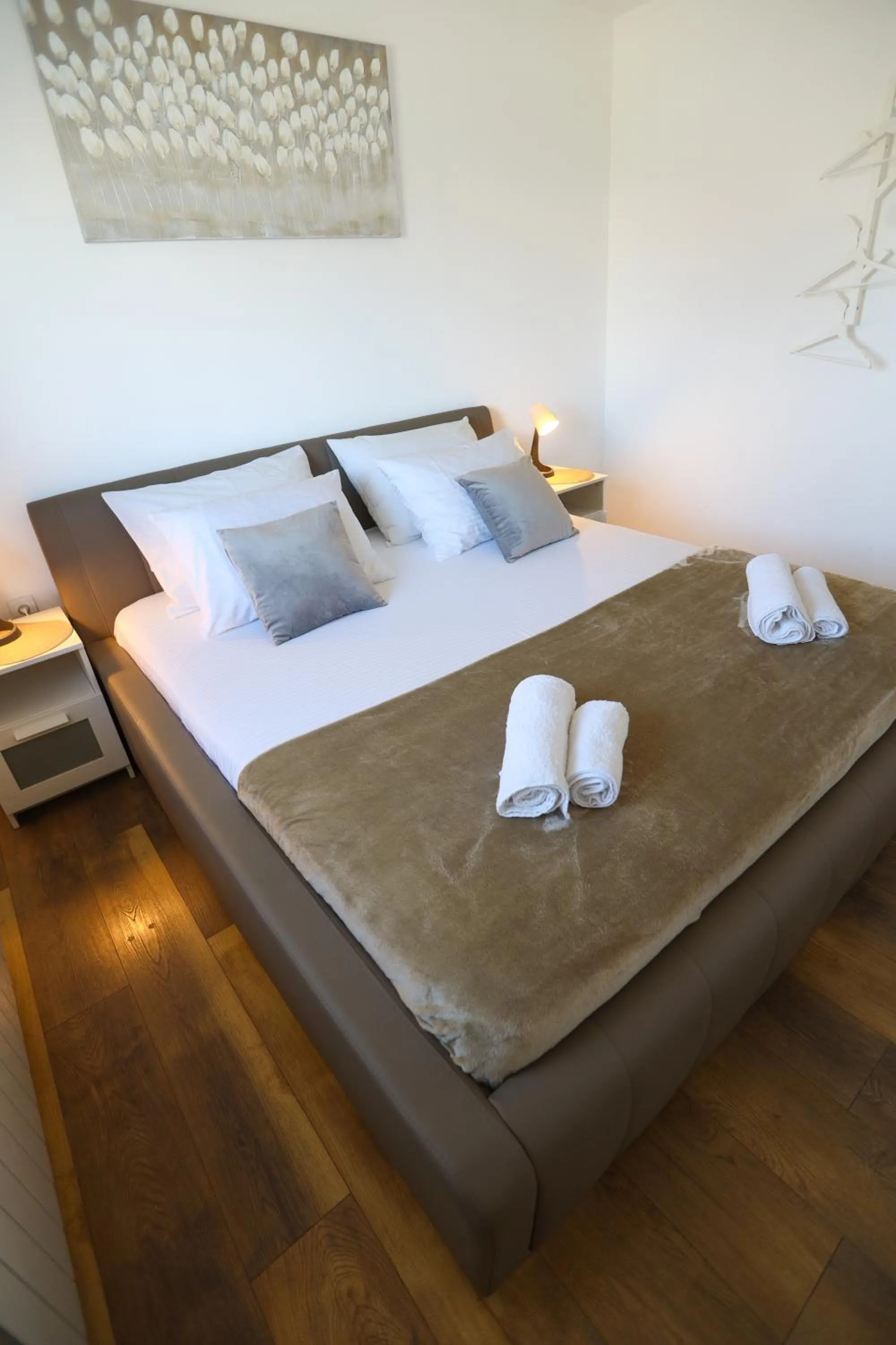 Bed in Airport Stay Apartments