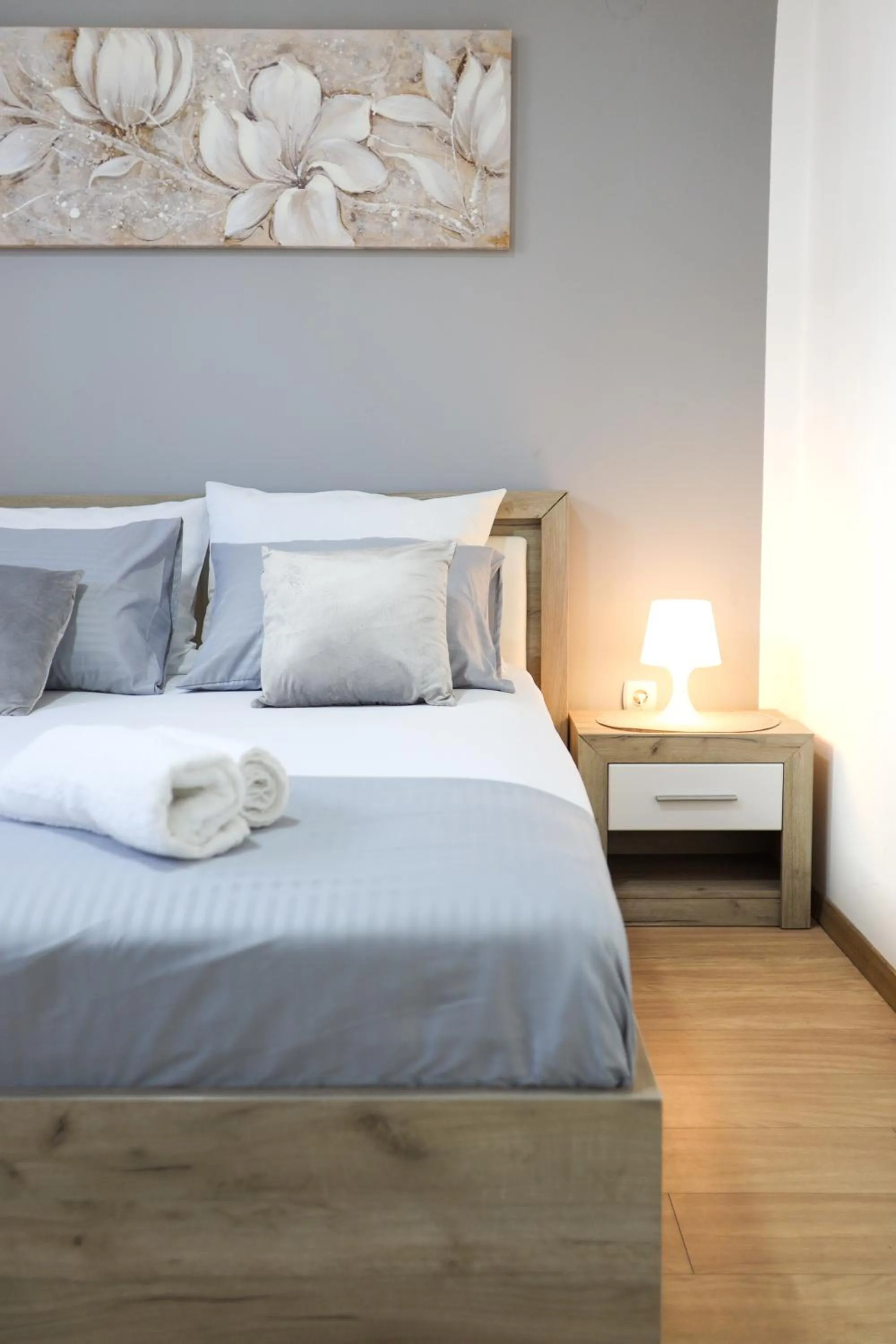 Bed in Airport Stay Apartments