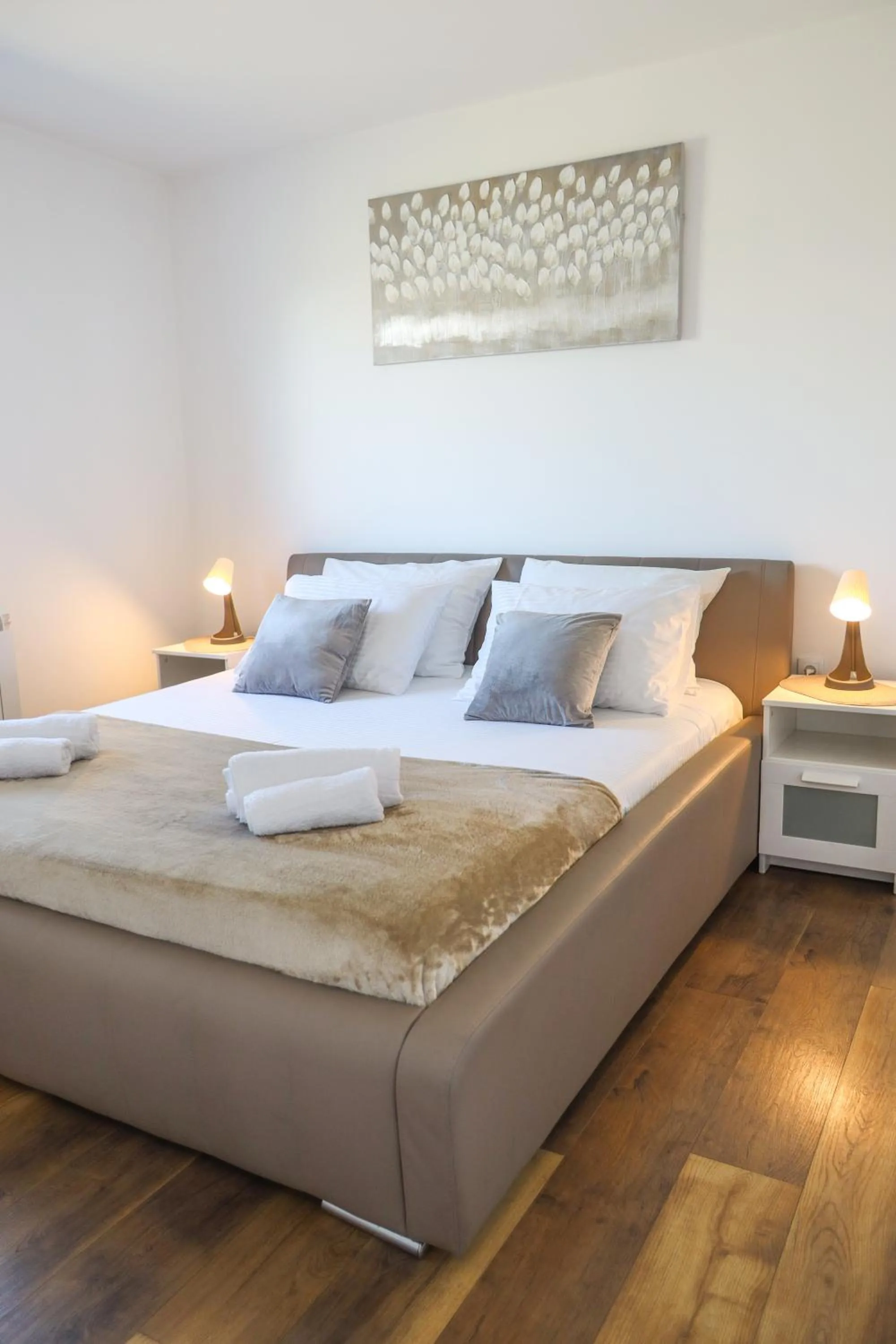 Bed in Airport Stay Apartments