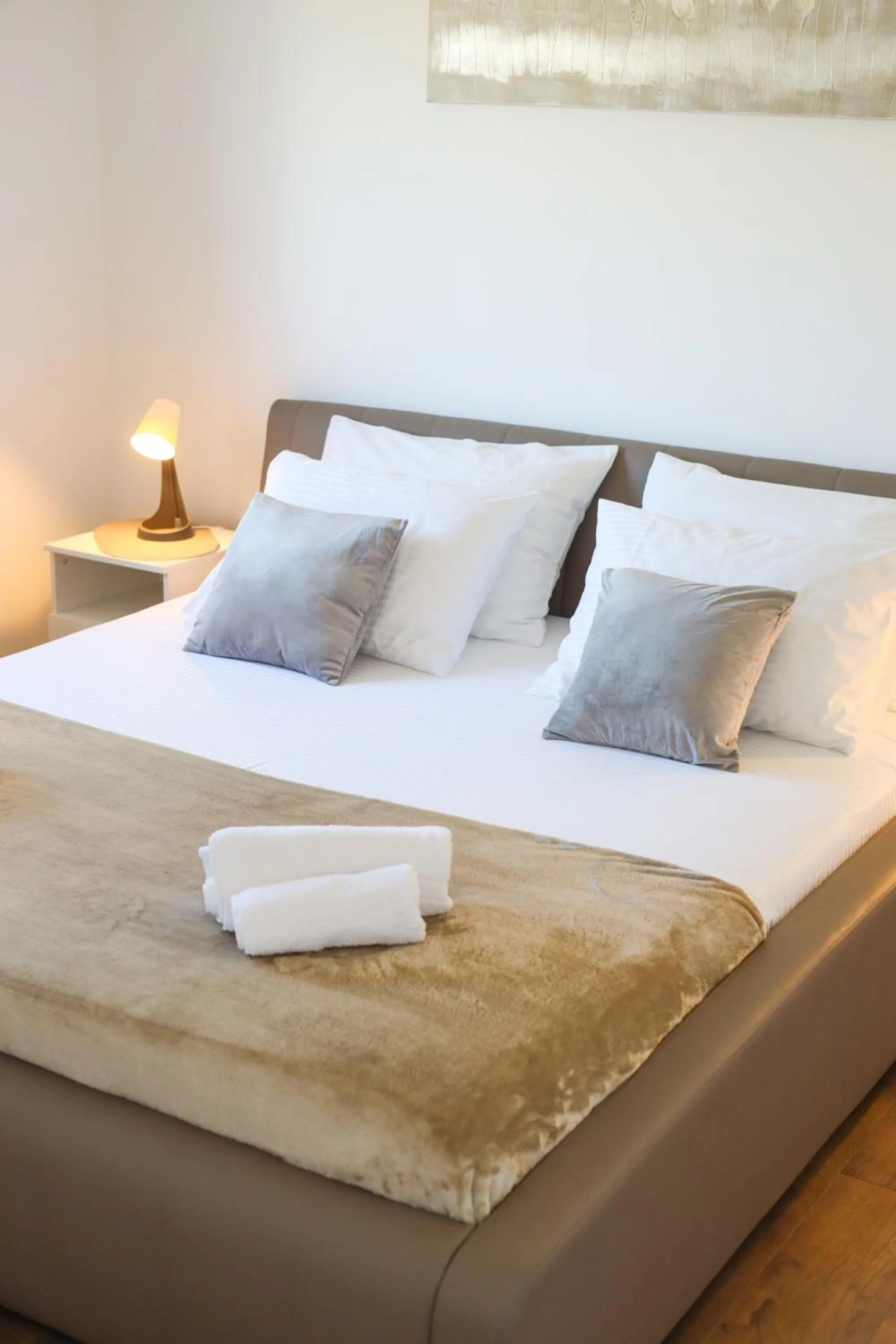 Bed in Airport Stay Apartments