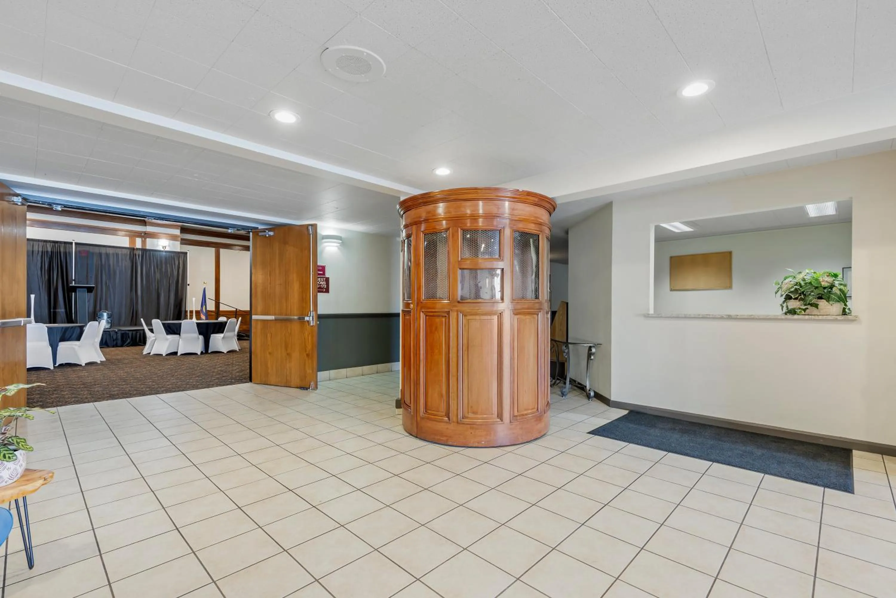 Lobby or reception in Seaport Inn & Suites