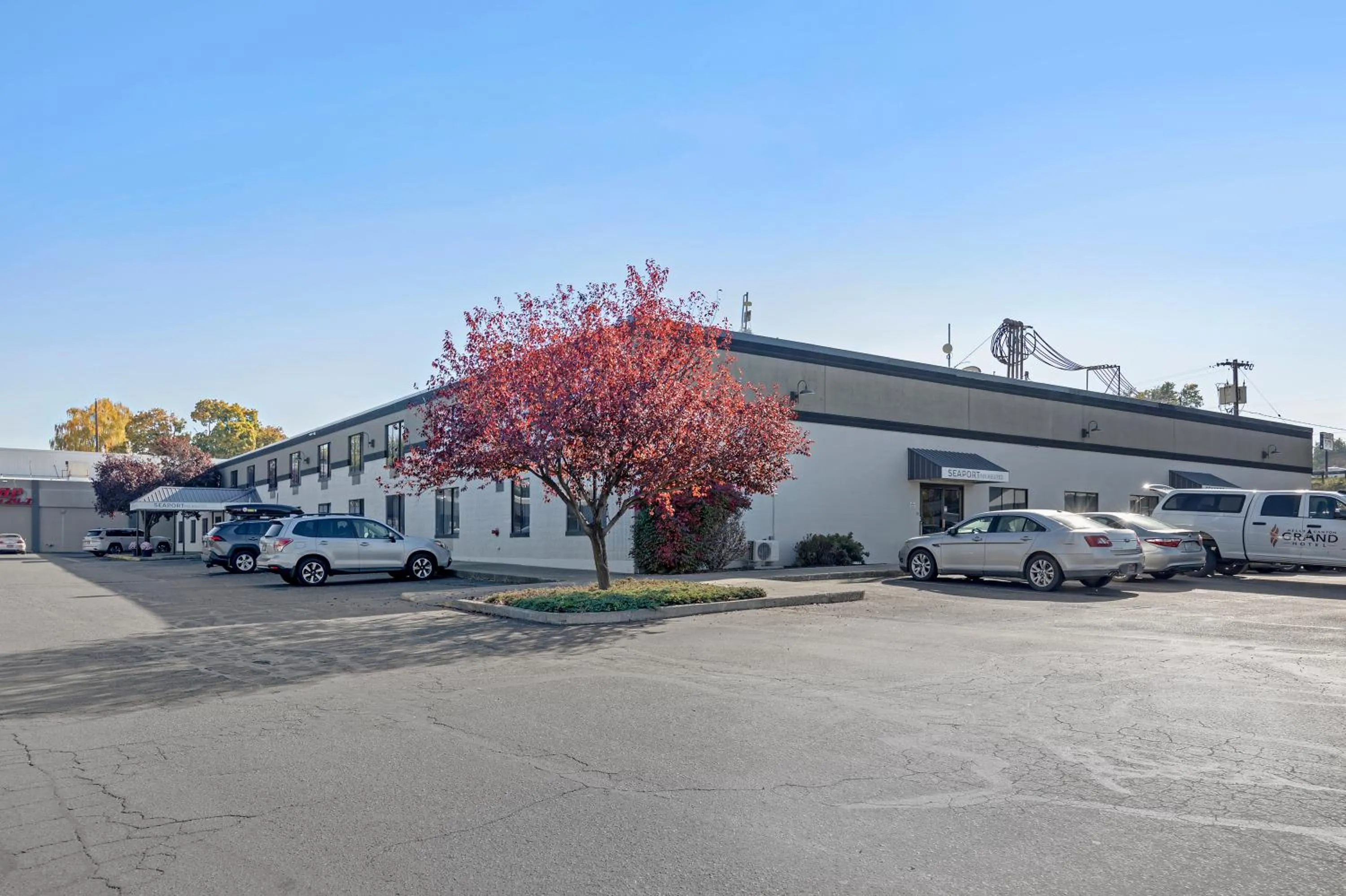 Property building in Seaport Inn & Suites