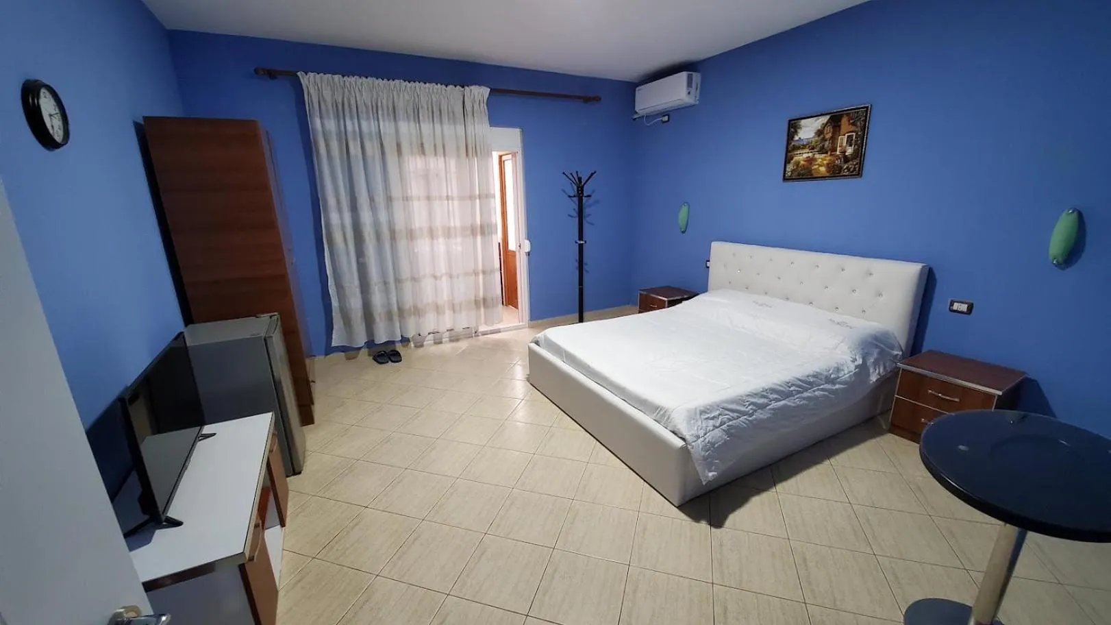 TV and multimedia, Bed in Chicago hotel