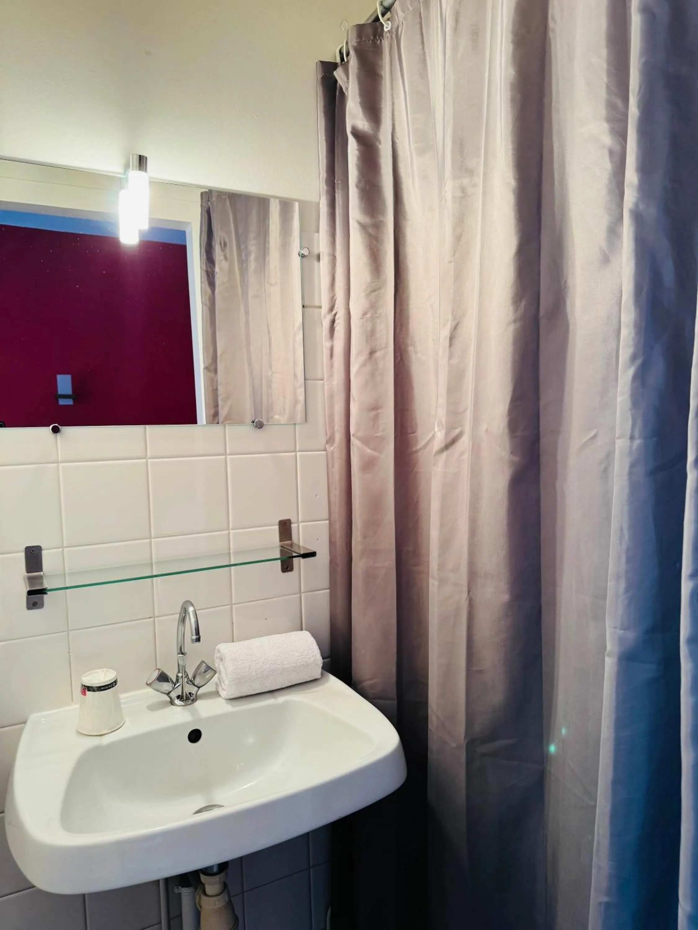 Bathroom in Cit'Hôtel l'Europe - Cholet Gare