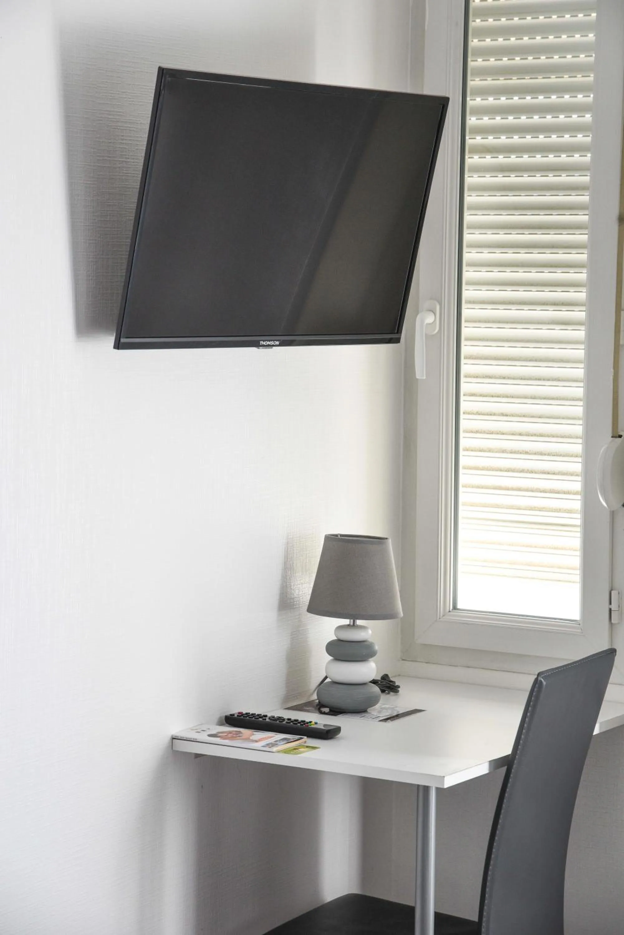 Photo of the whole room in Cit'Hôtel l'Europe - Cholet Gare