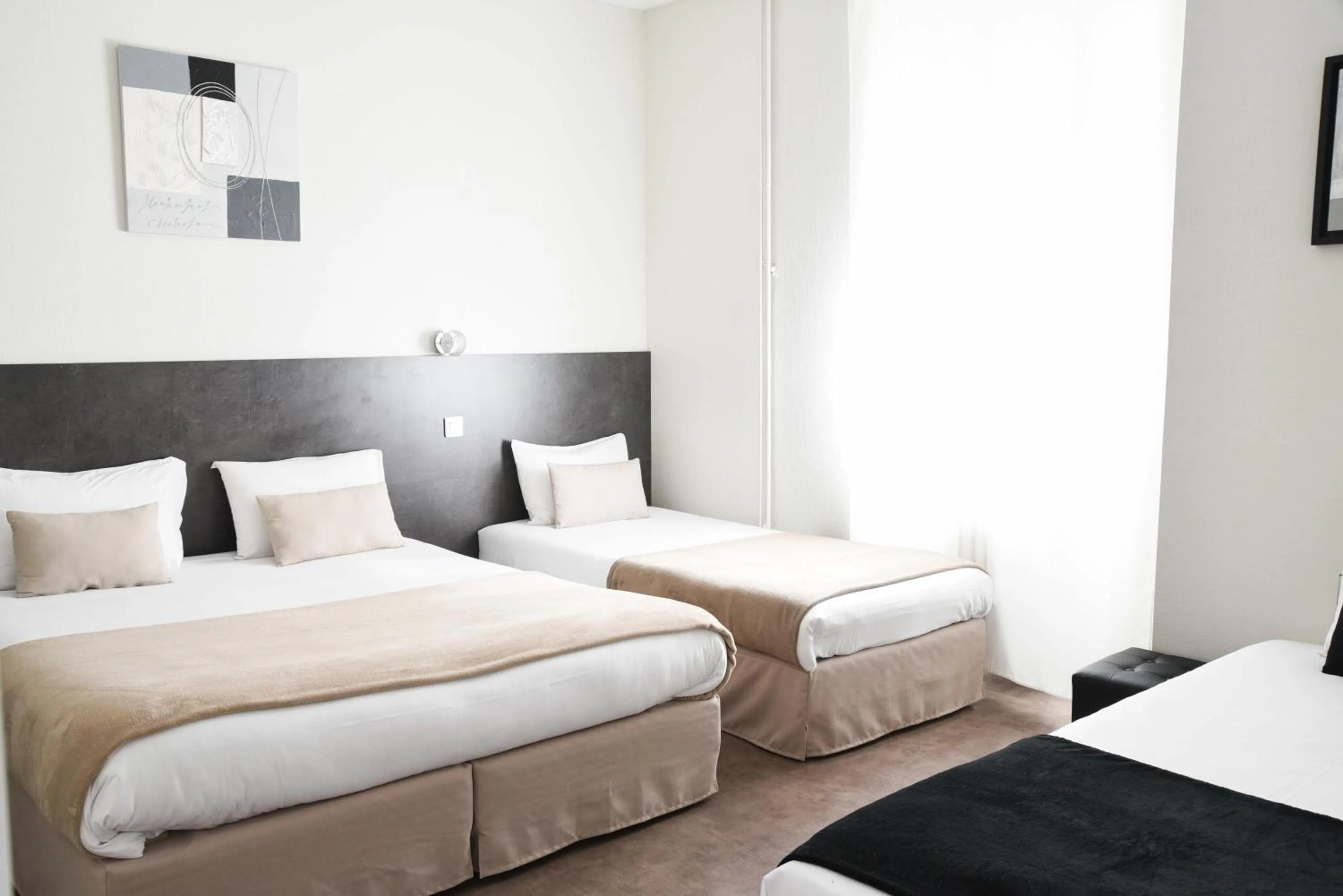 Bedroom, Bed in Cit'Hôtel l'Europe - Cholet Gare