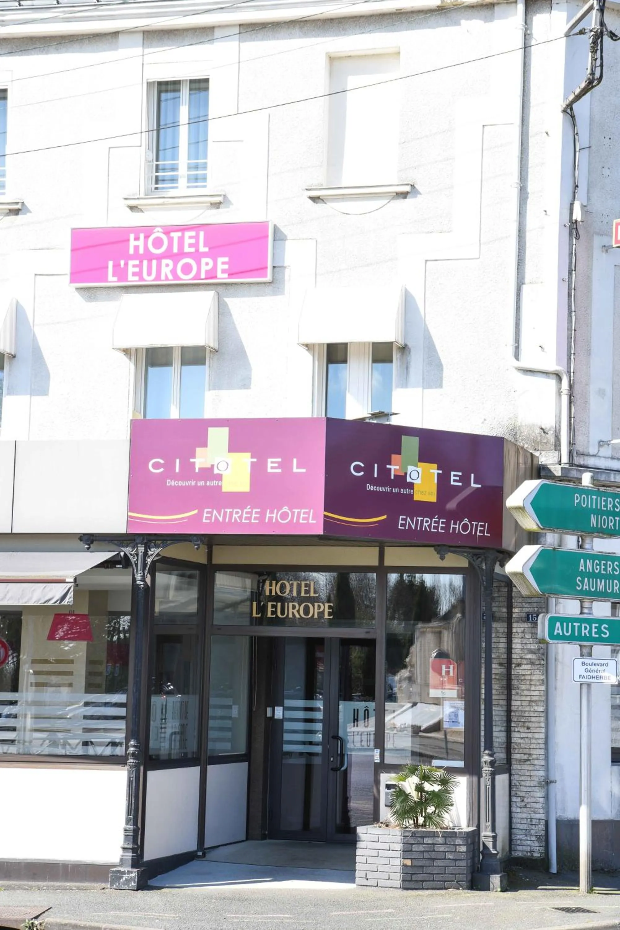 Property logo or sign in Cit'Hôtel l'Europe - Cholet Gare