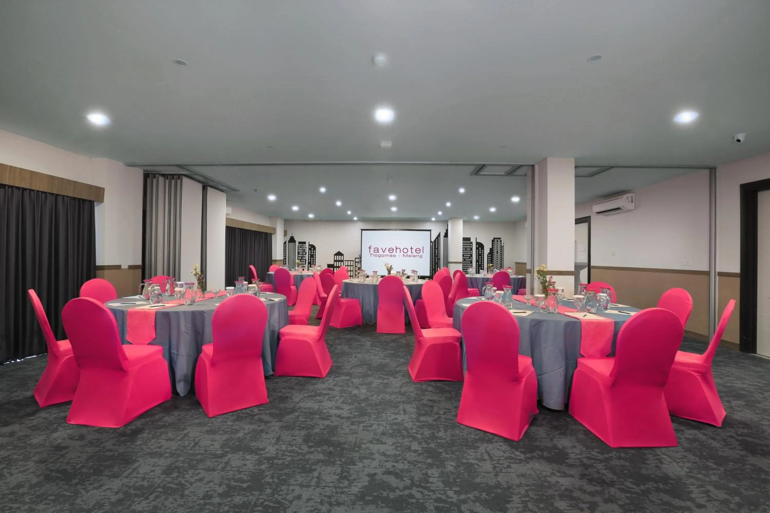 Meeting/conference room in favehotel Malang
