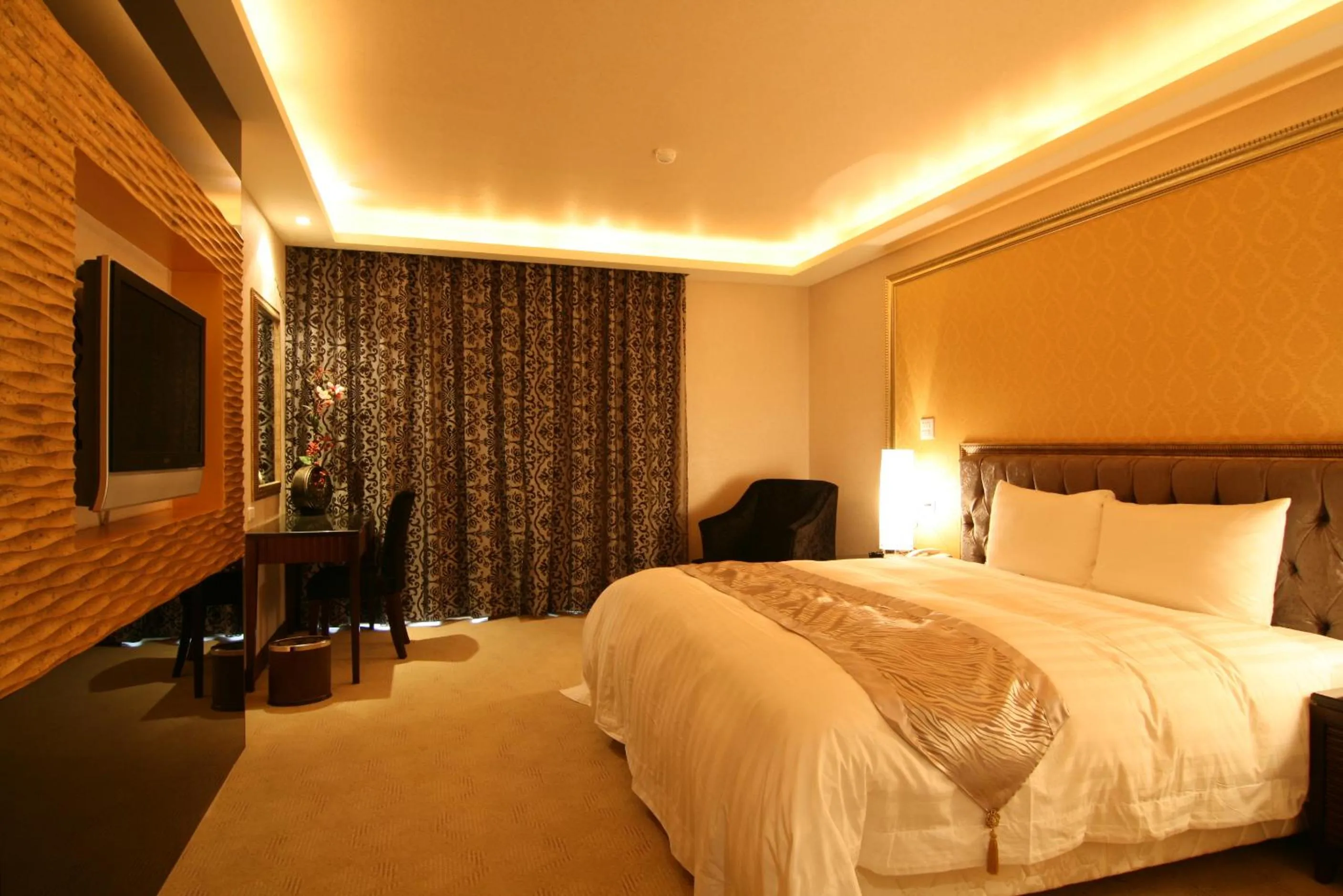 Photo of the whole room, Bed in East Coast Sea View Hotel