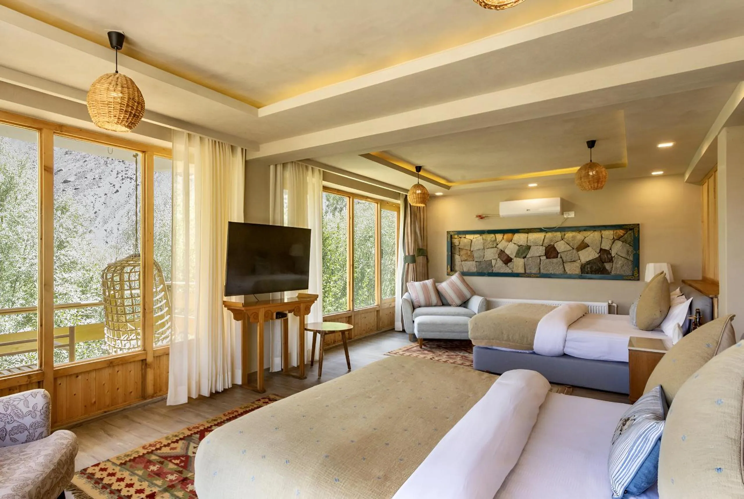 Bed in Stone Hedge Hotel