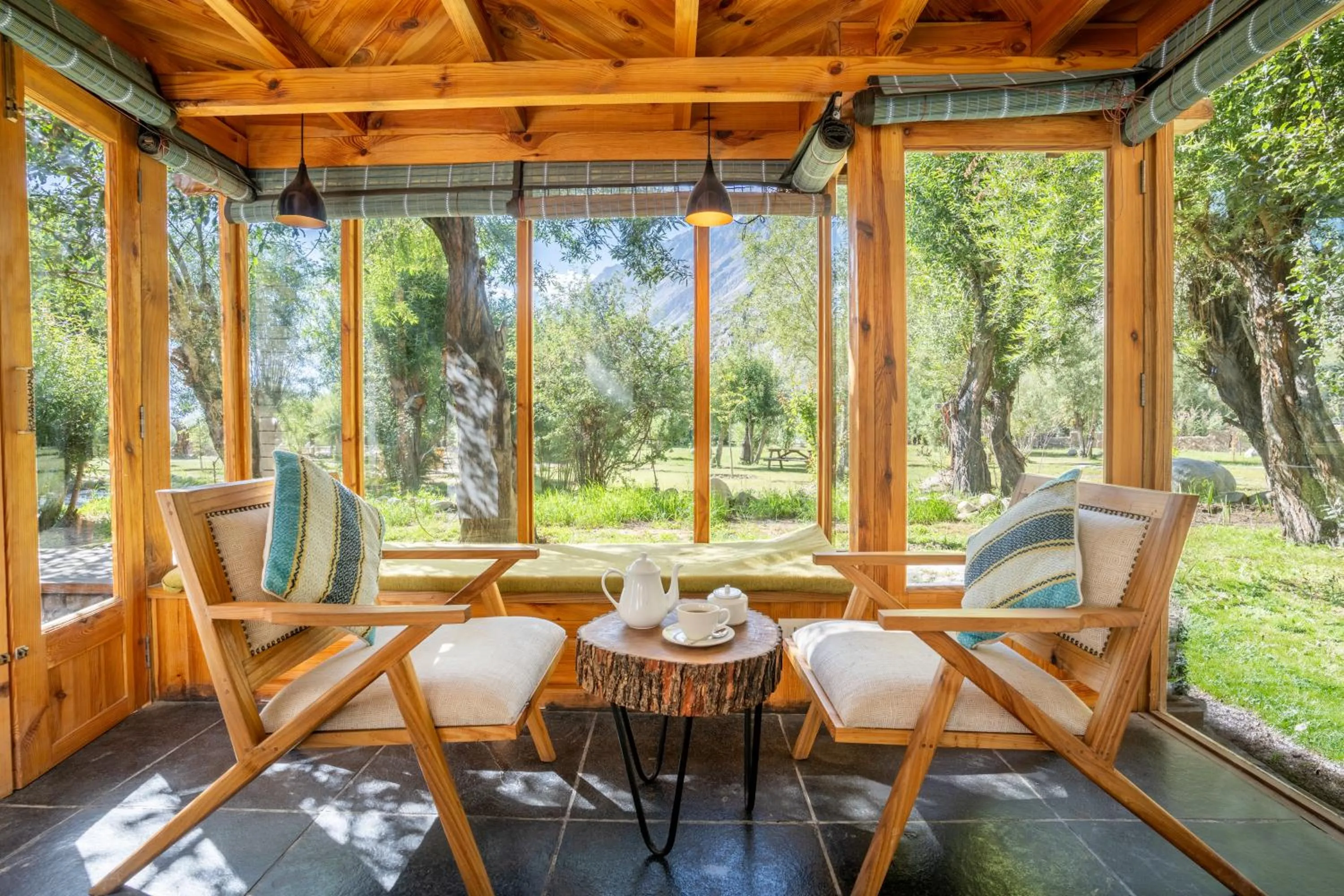 Living room in Stone Hedge Hotel