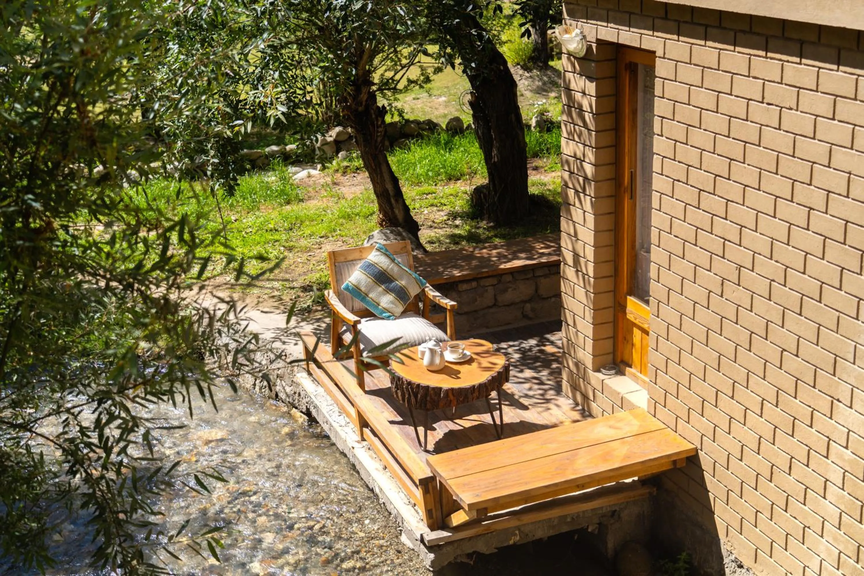 Patio in Stone Hedge Hotel