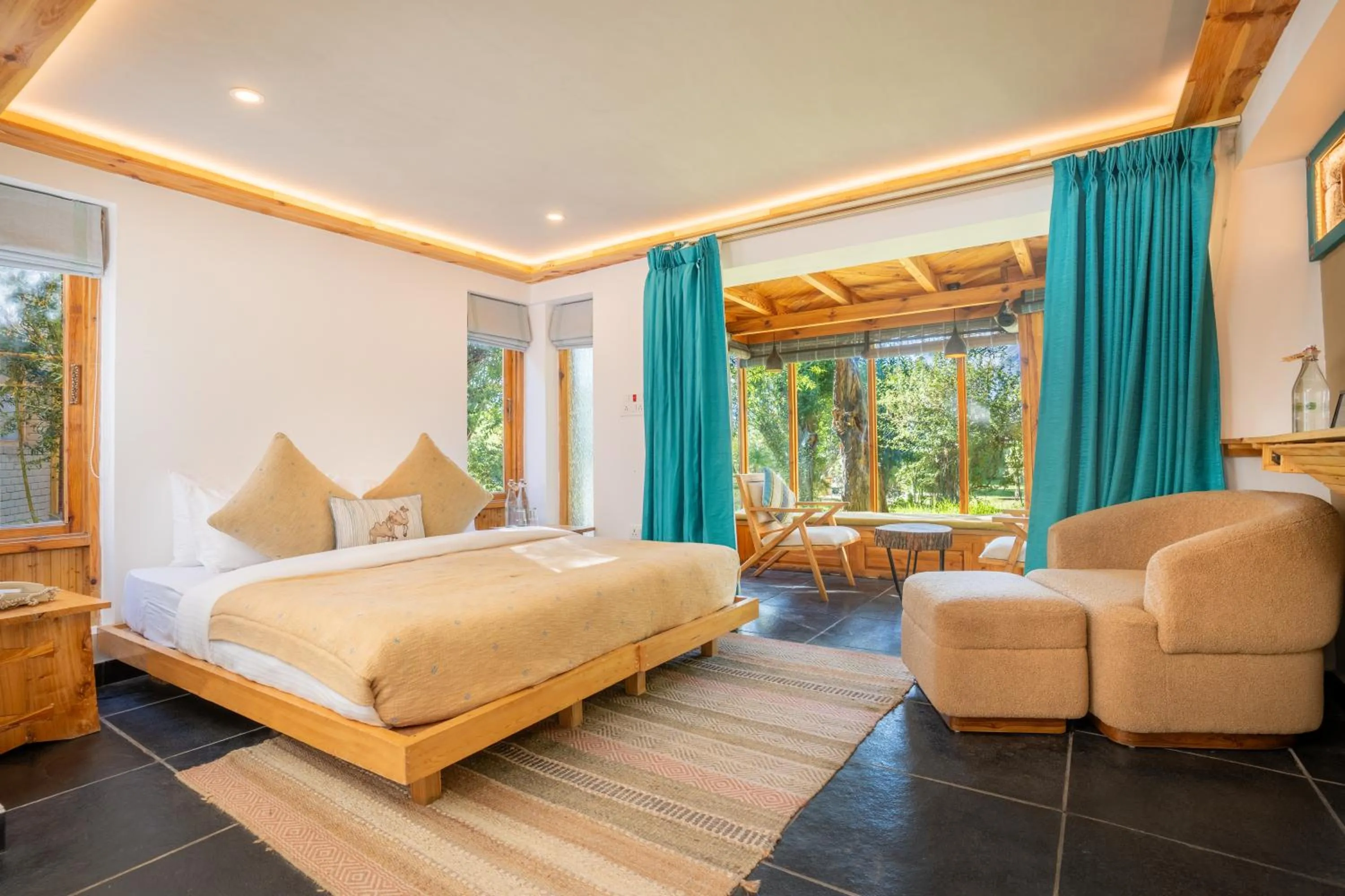 Bed in Stone Hedge Hotel