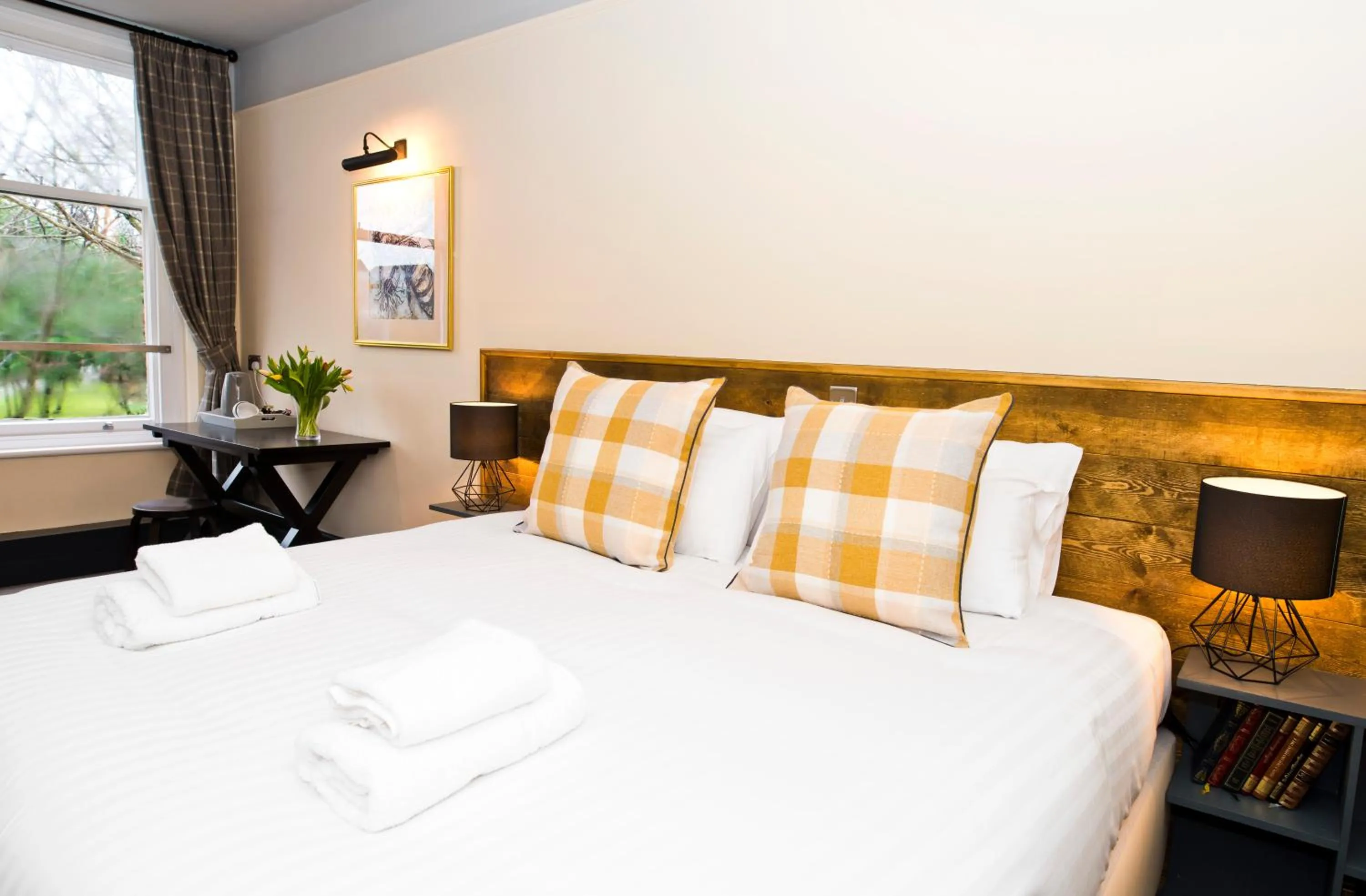 Bedroom, Bed in Bowling Green