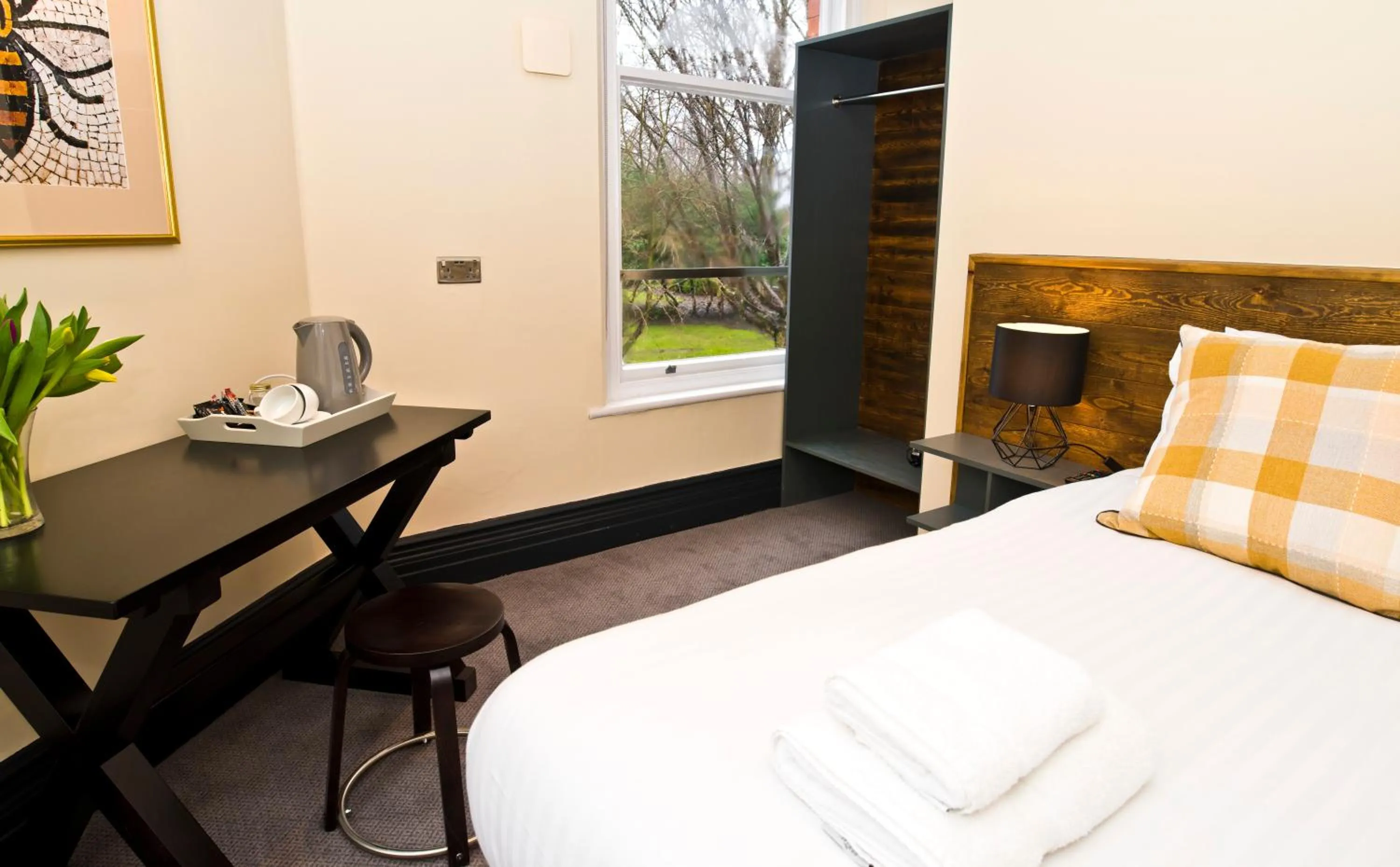 Bedroom, Bed in Bowling Green