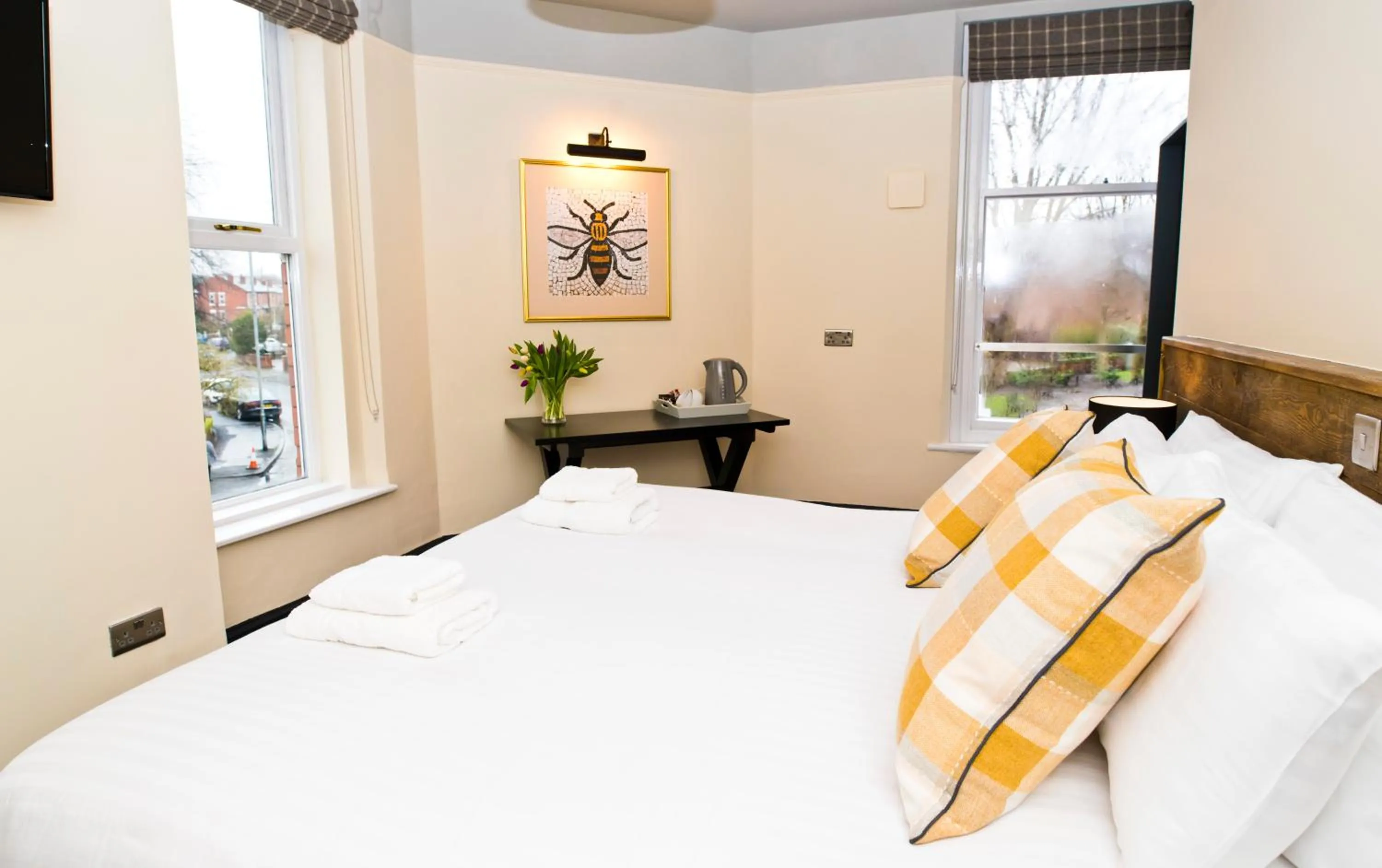 Bedroom, Bed in Bowling Green