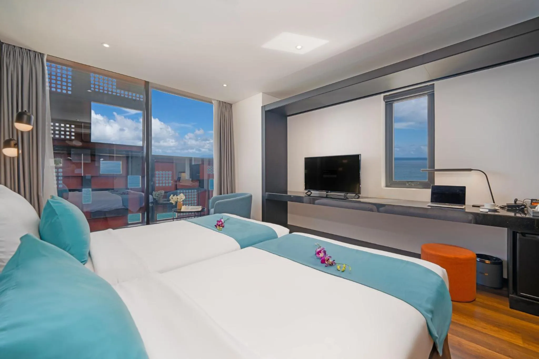 Communal lounge/ TV room, Bed in The Code Hotel & Spa Da Nang - Complimentary Daily Afternoon Tea in Sky Bar