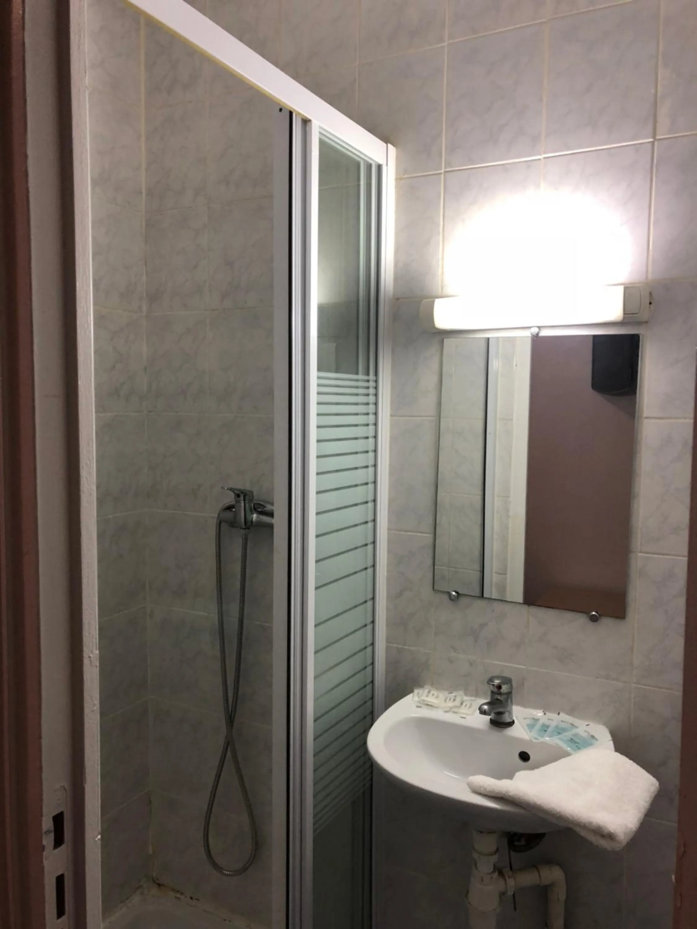 Shower in Hotel Chevallier
