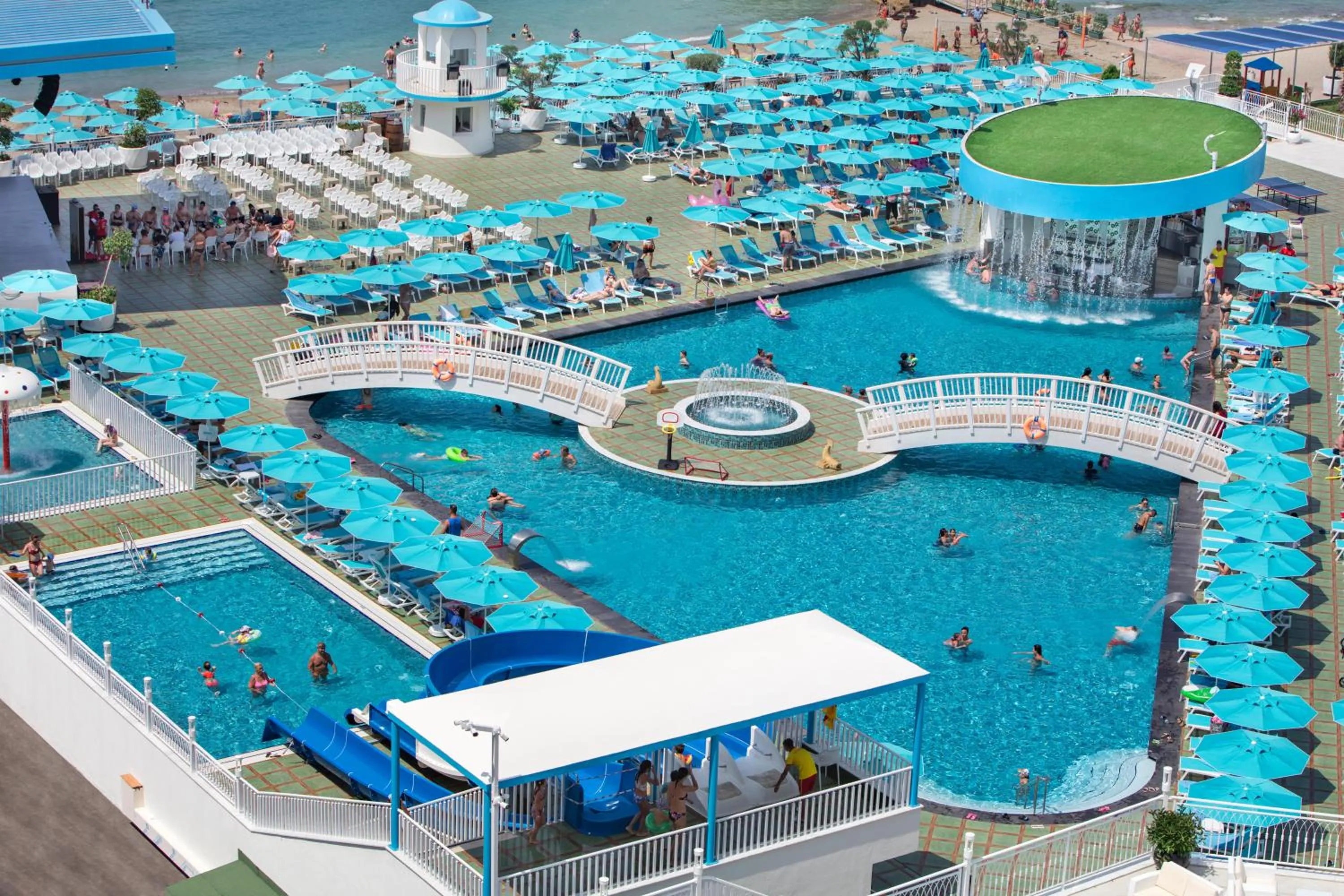 Swimming pool in Granada Luxury Beach-Ultra All Inclusive