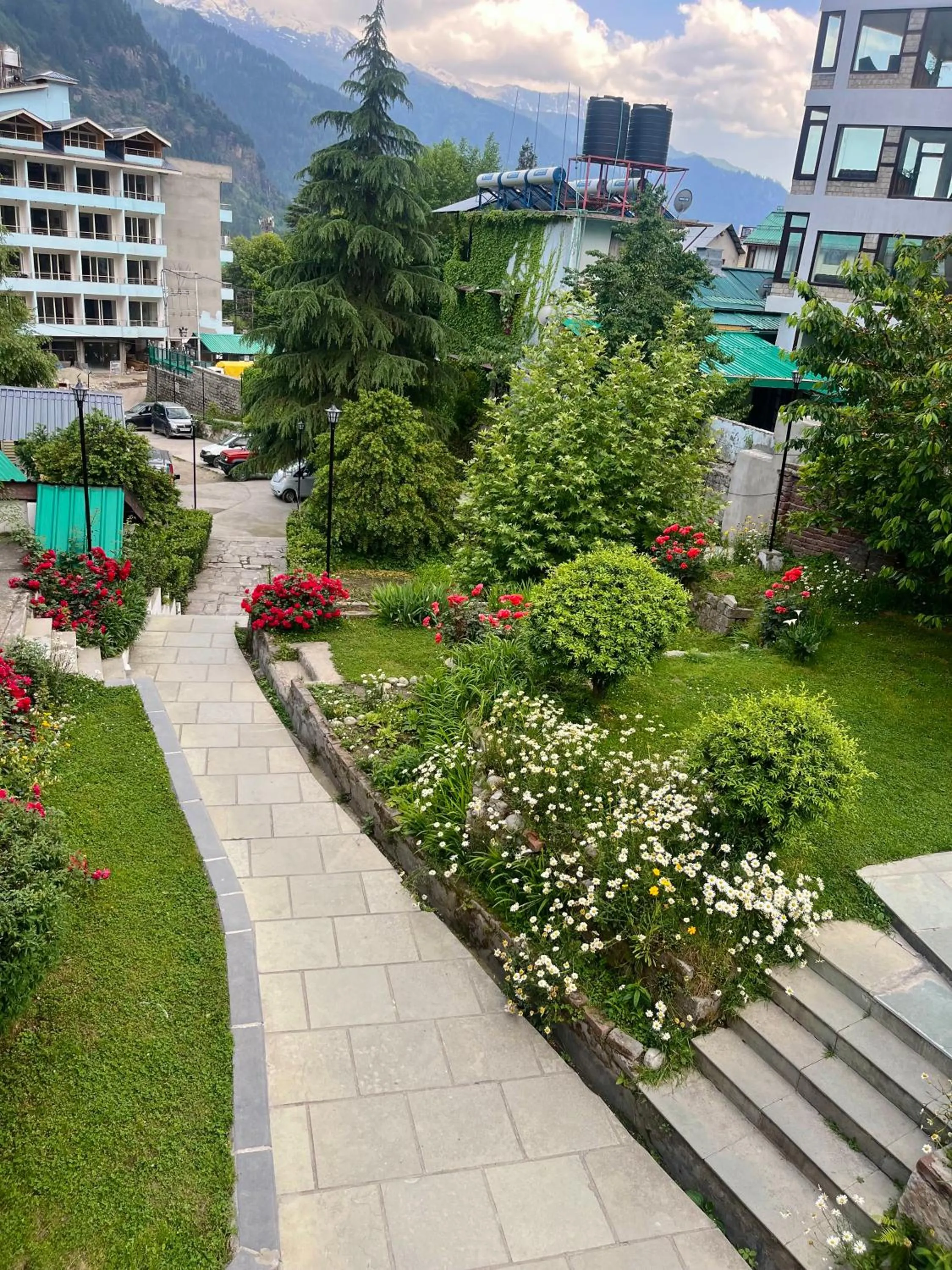 Garden in Tourist Hotel 10 minutes walking distance from the mall