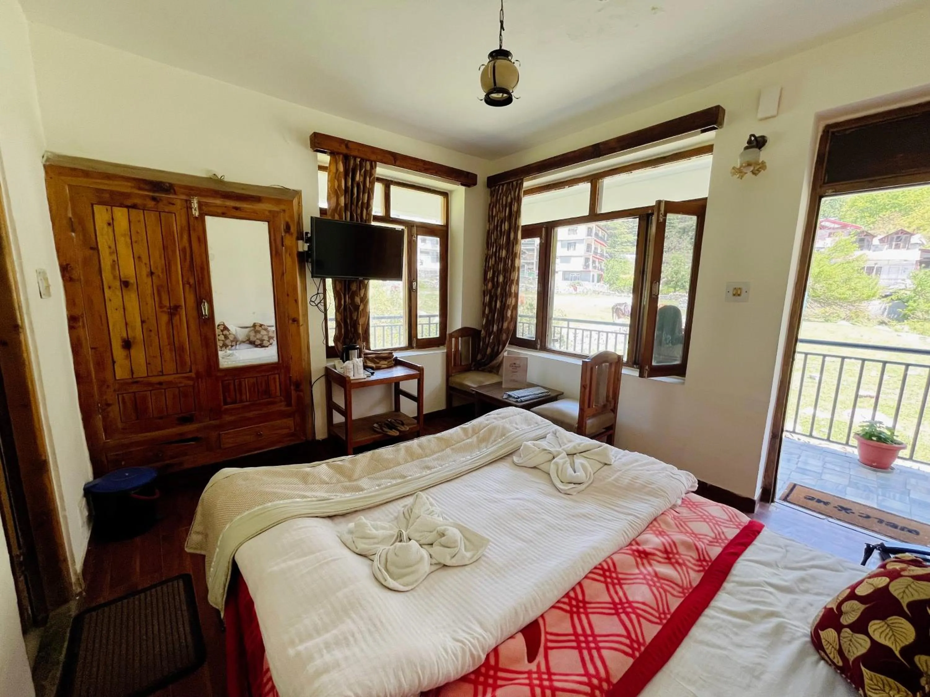 Photo of the whole room, Bed in Tourist Hotel 10 minutes walking distance from the mall