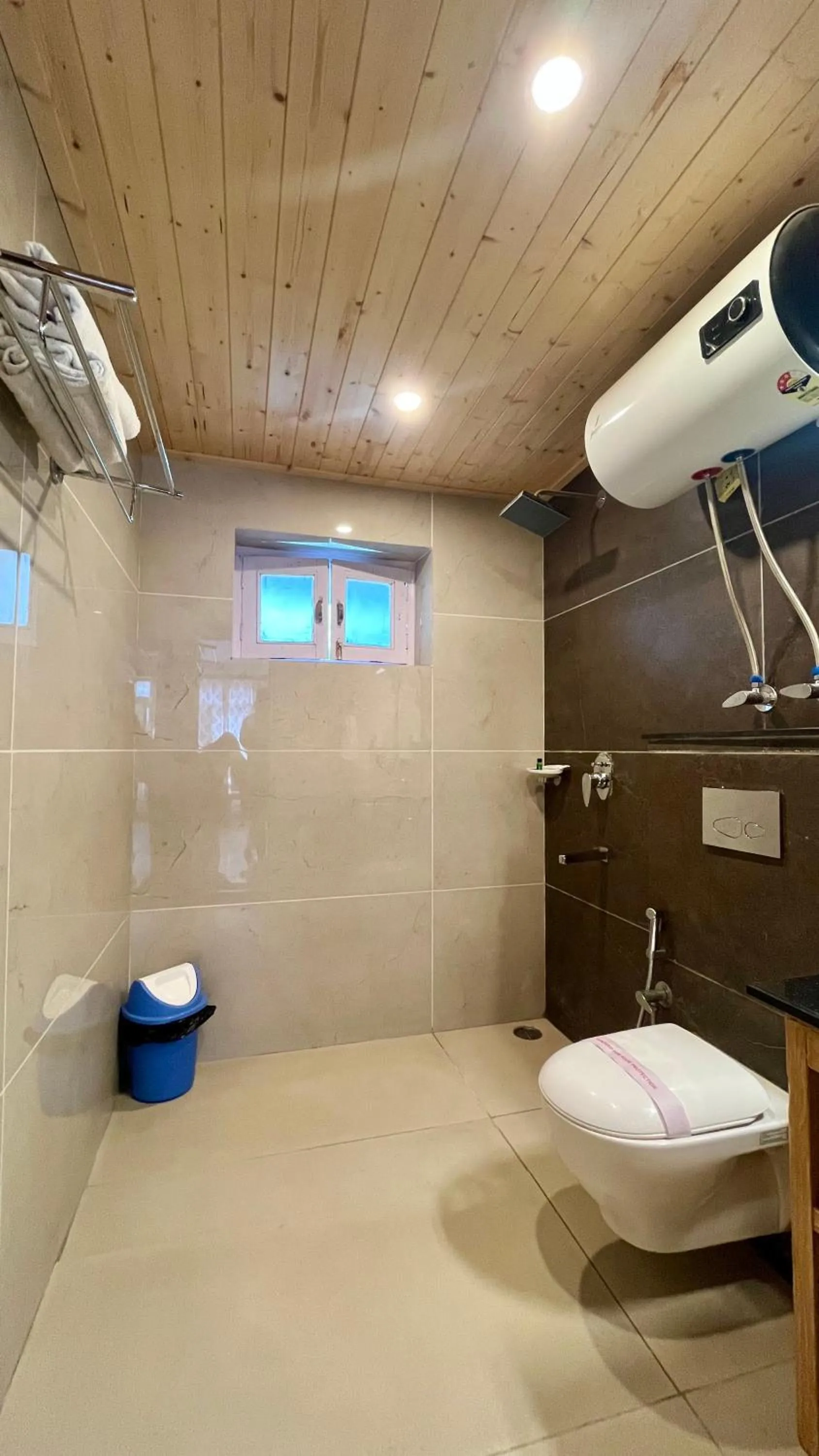 Bathroom in Tourist Hotel 10 minutes walking distance from the mall