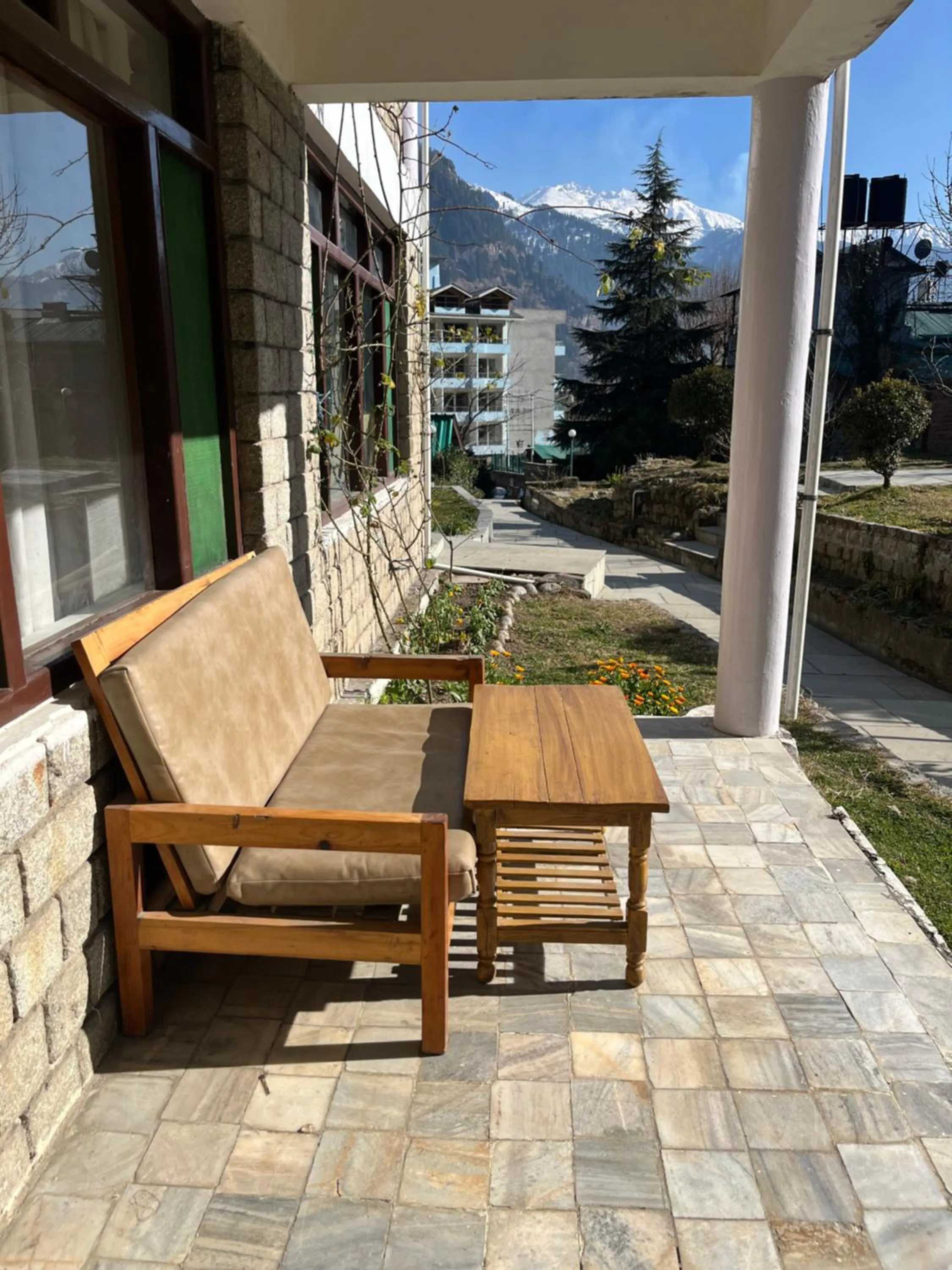 Garden view in Tourist Hotel 10 minutes walking distance from the mall