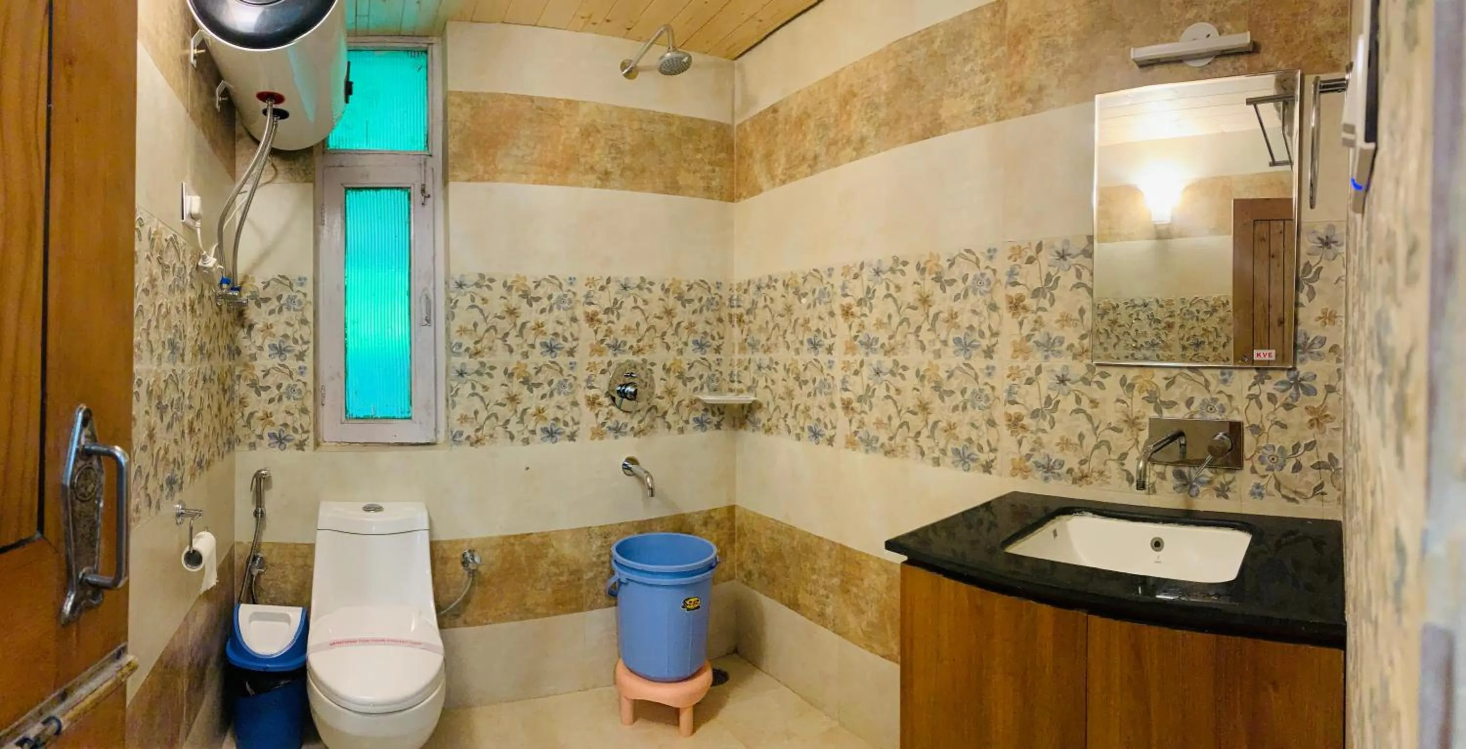 Bathroom in Tourist Hotel 10 minutes walking distance from the mall