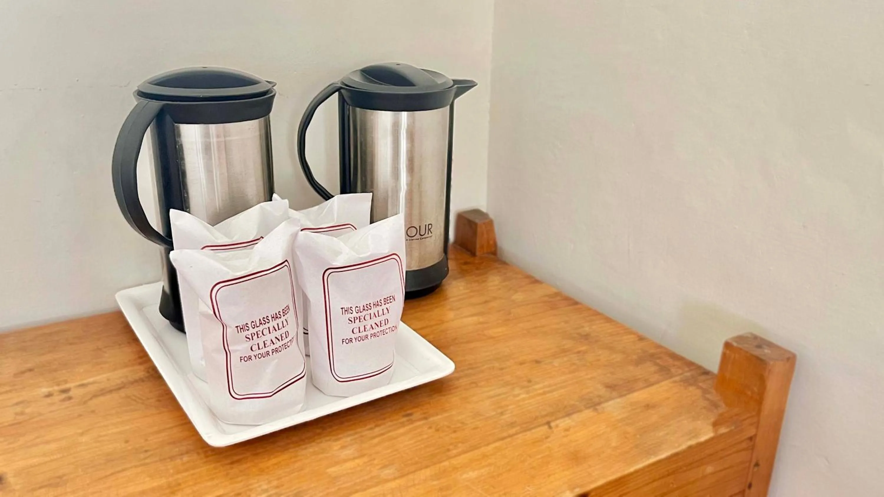 Tourist Hotel 10 minutes walking distance from the mall