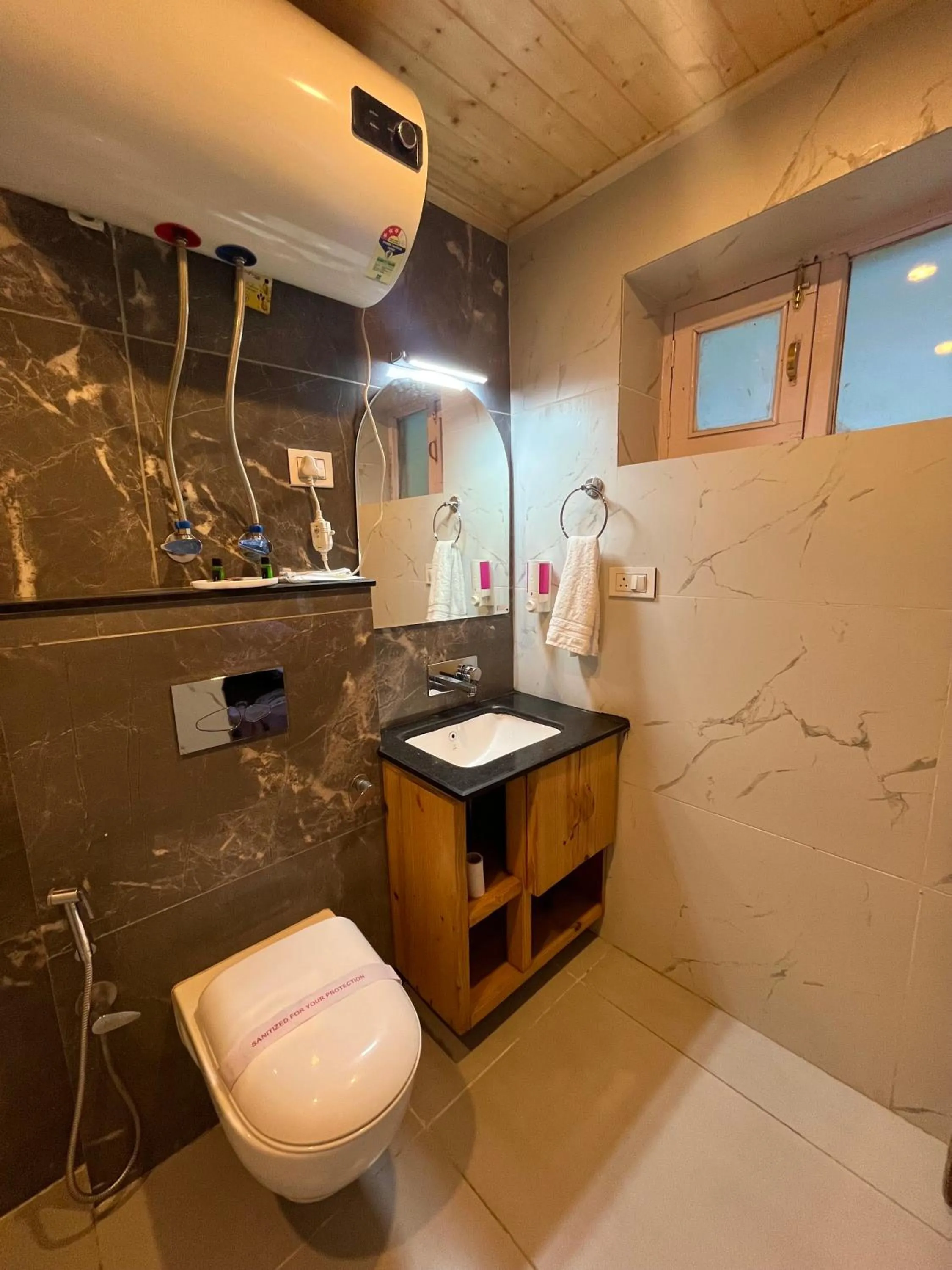Bathroom in Tourist Hotel 10 minutes walking distance from the mall