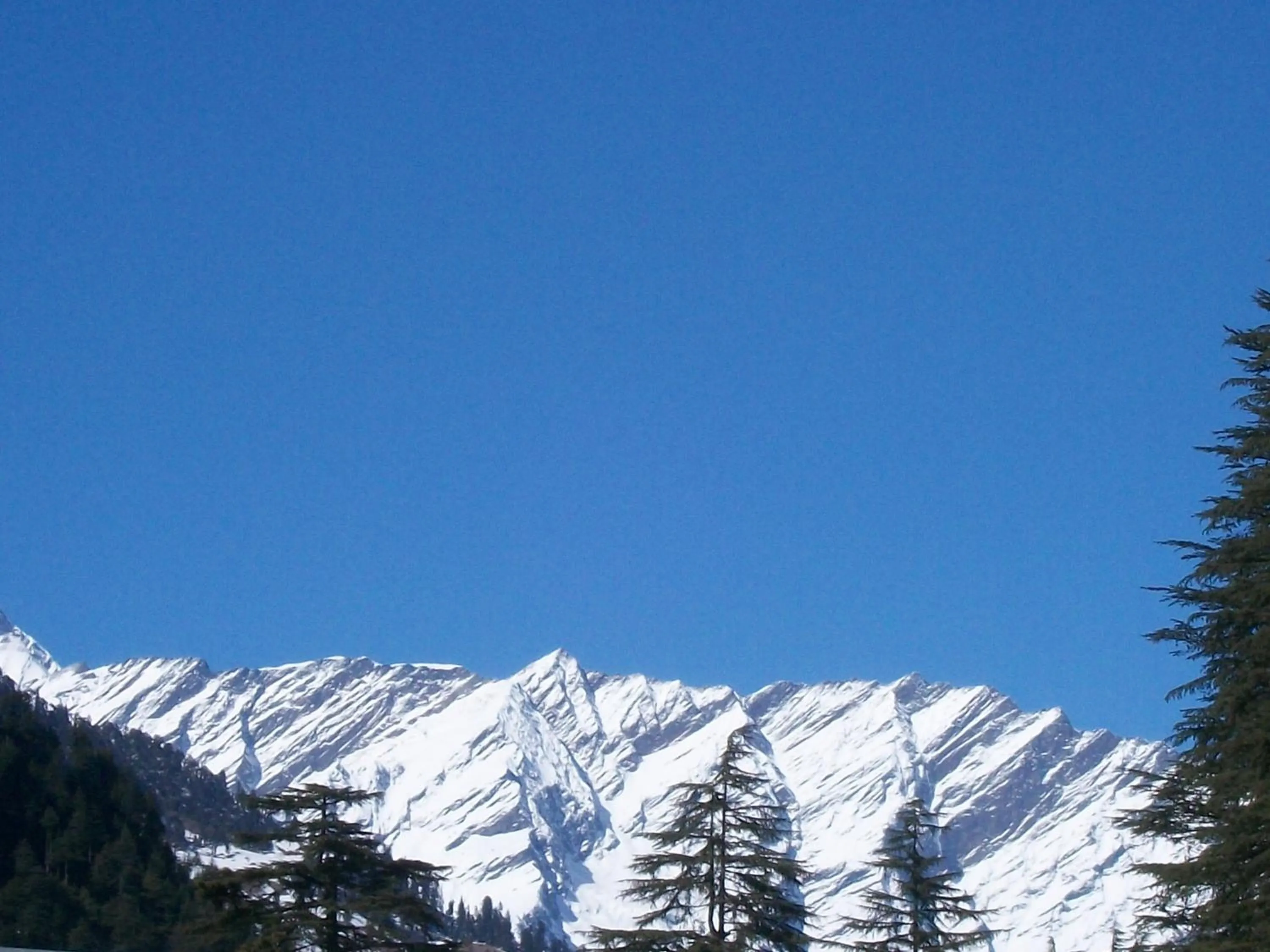 Day in Tourist Hotel 10 minutes walking distance from the mall