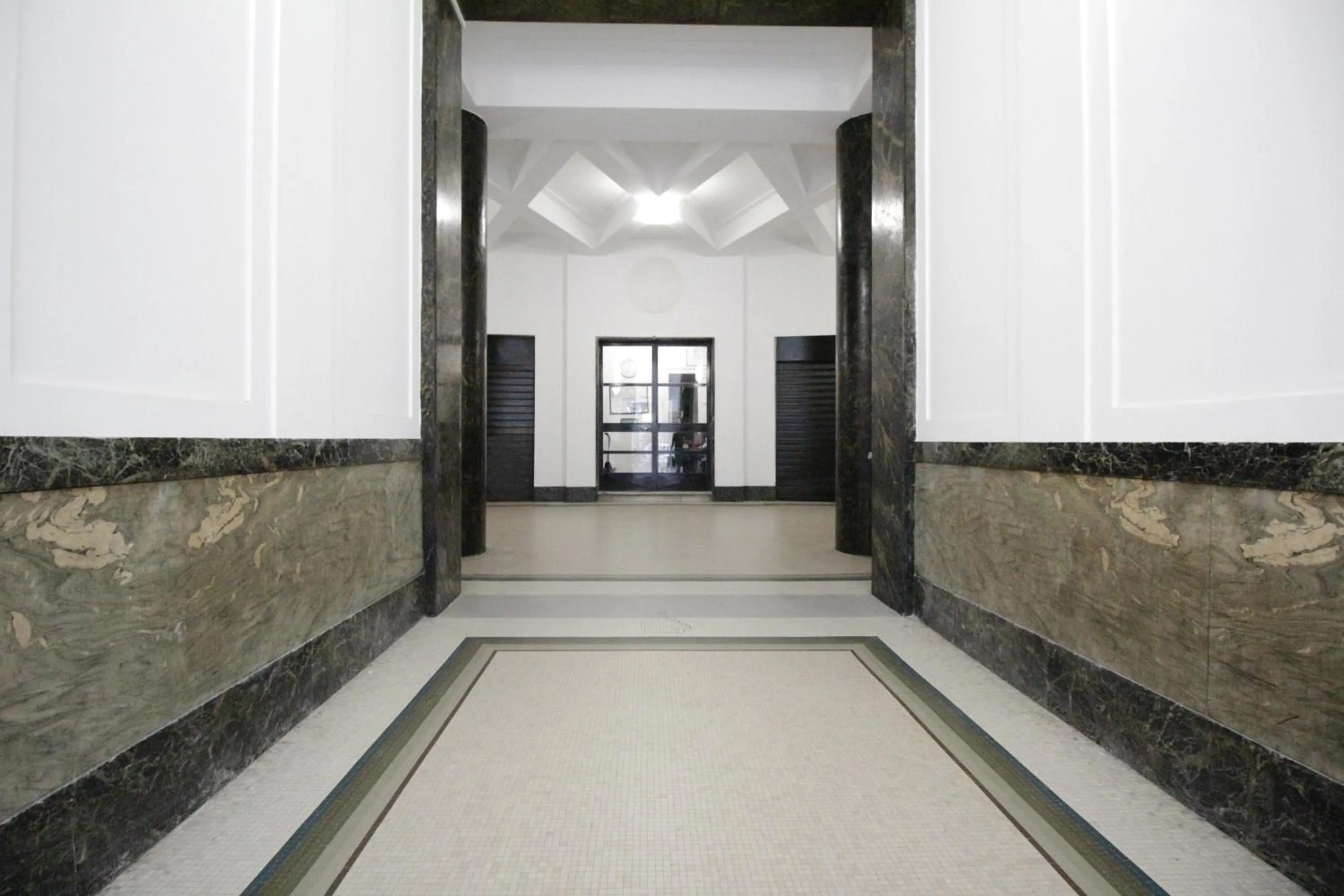 Facade/entrance in Piazza Carità