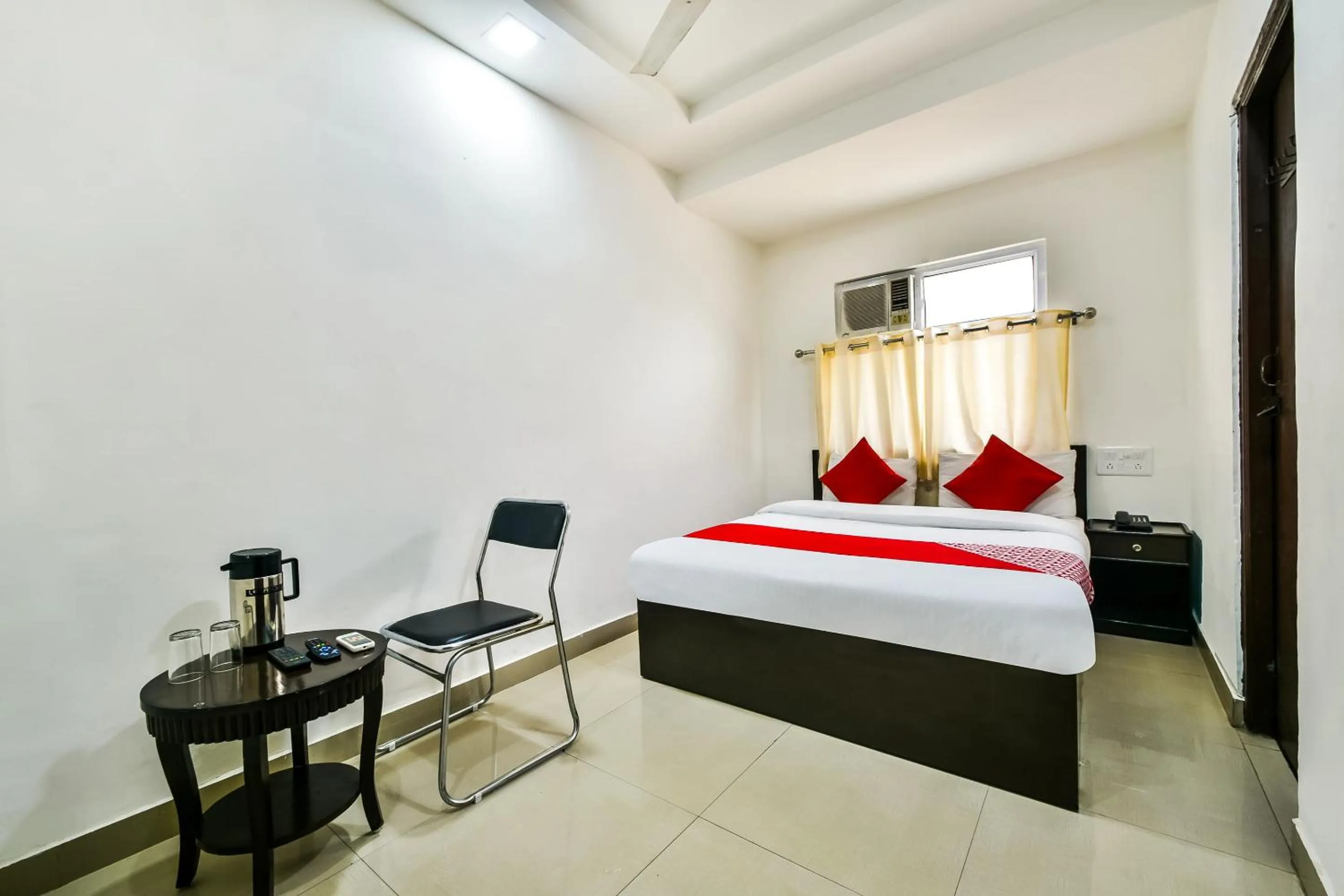 Bedroom in Hotel O Tirupati Residency Kota Airport