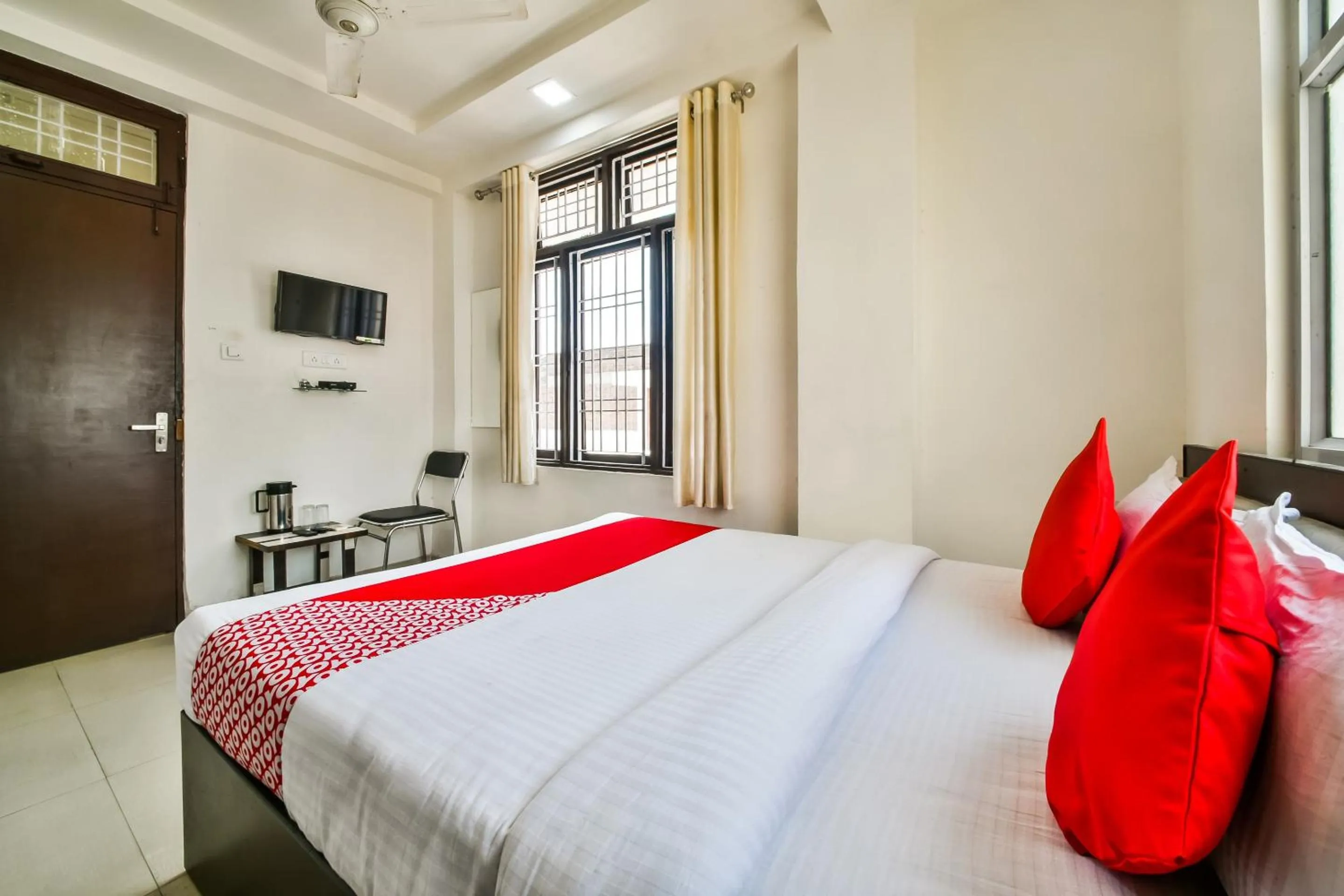 Bedroom in Hotel O Tirupati Residency Kota Airport