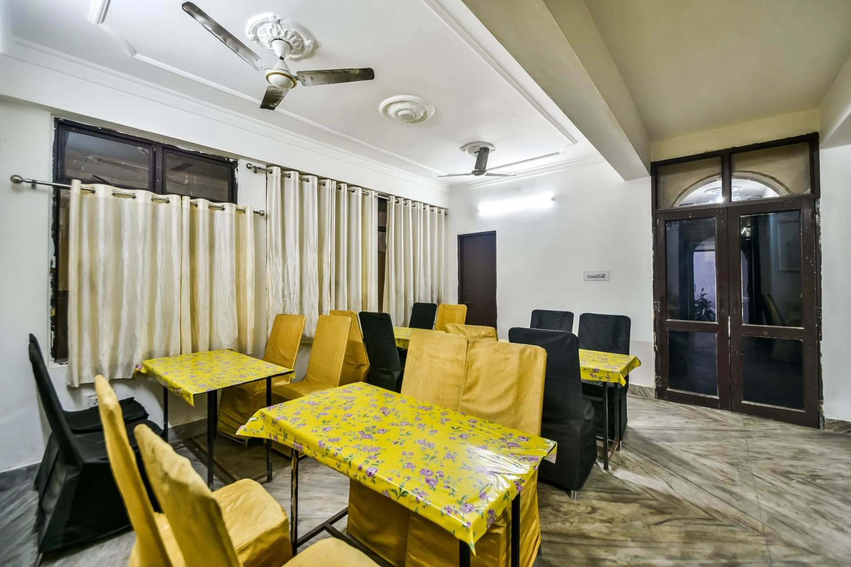 Restaurant/places to eat in Hotel O Tirupati Residency Kota Airport