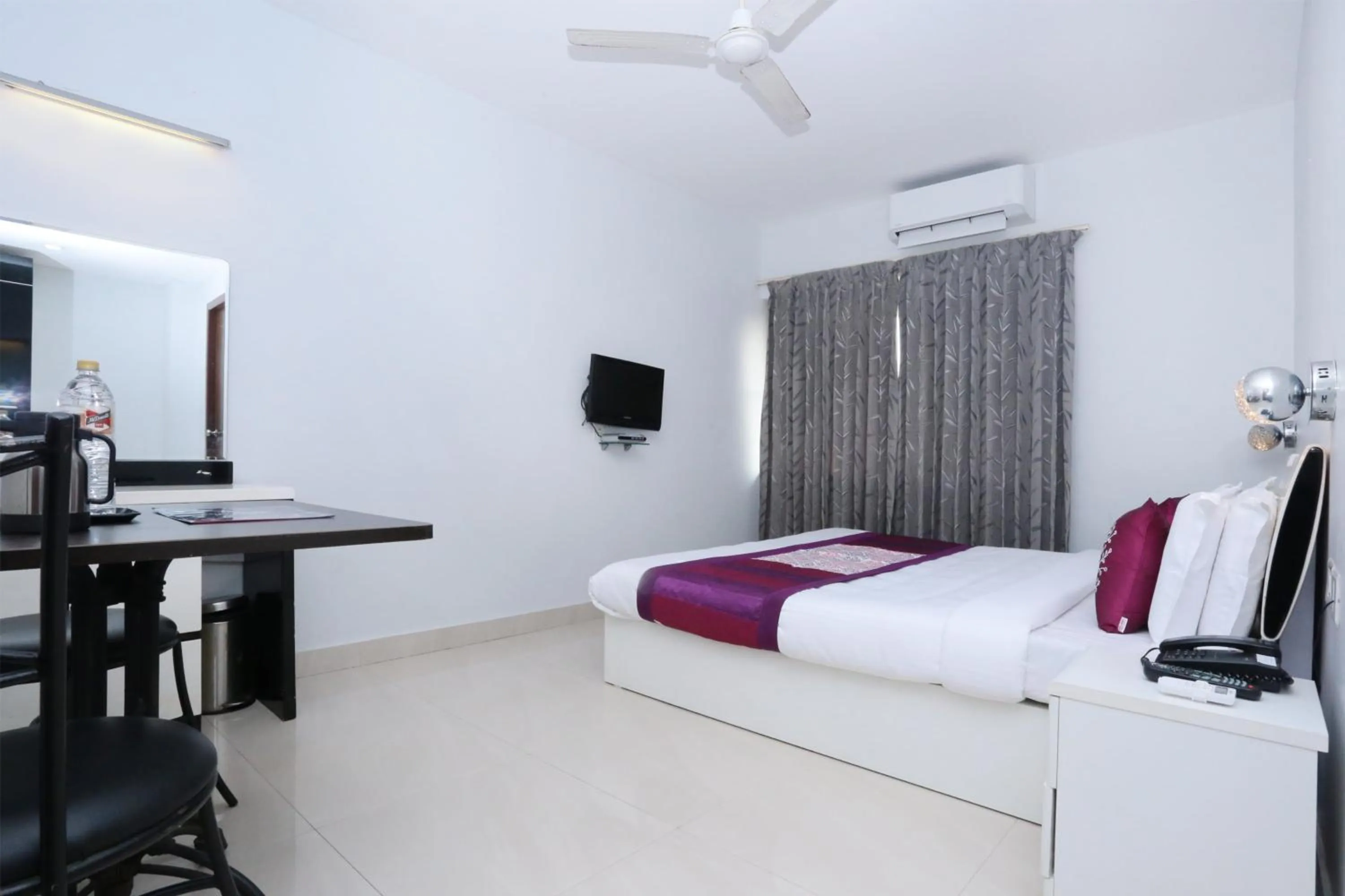 Bedroom, Bed in Super Townhouse Malabar Illam