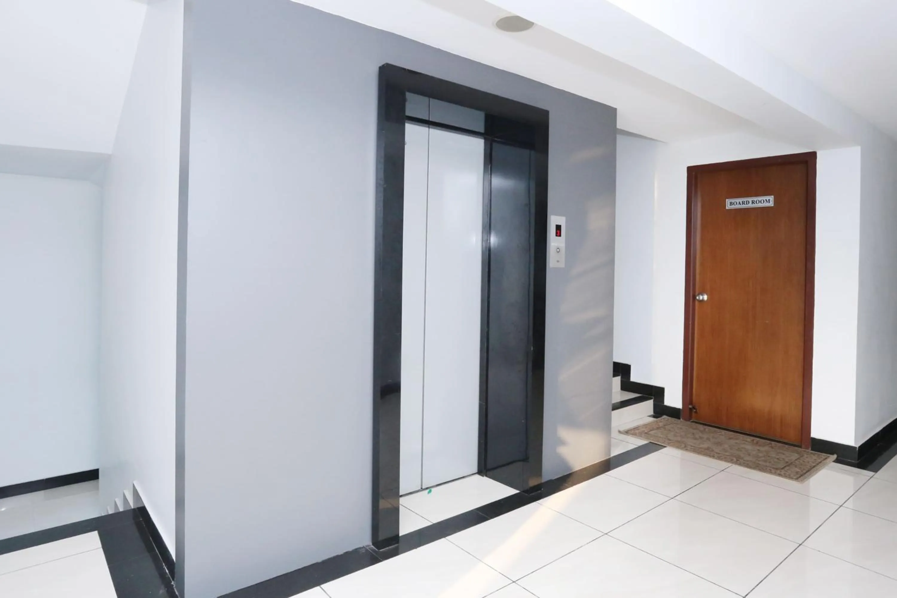 Lobby or reception in Super Townhouse Malabar Illam