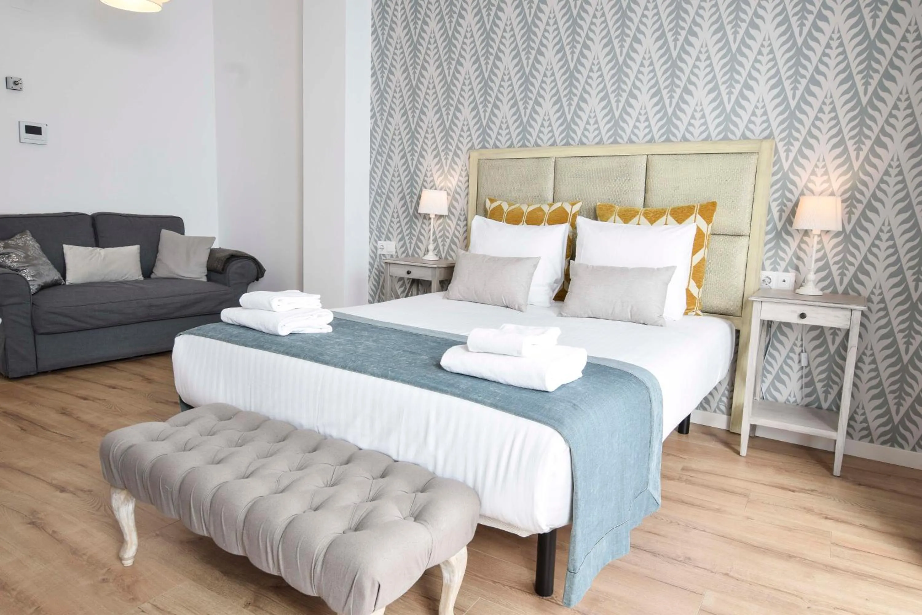 Bed in Suite Premium - Cathedral of Malaga