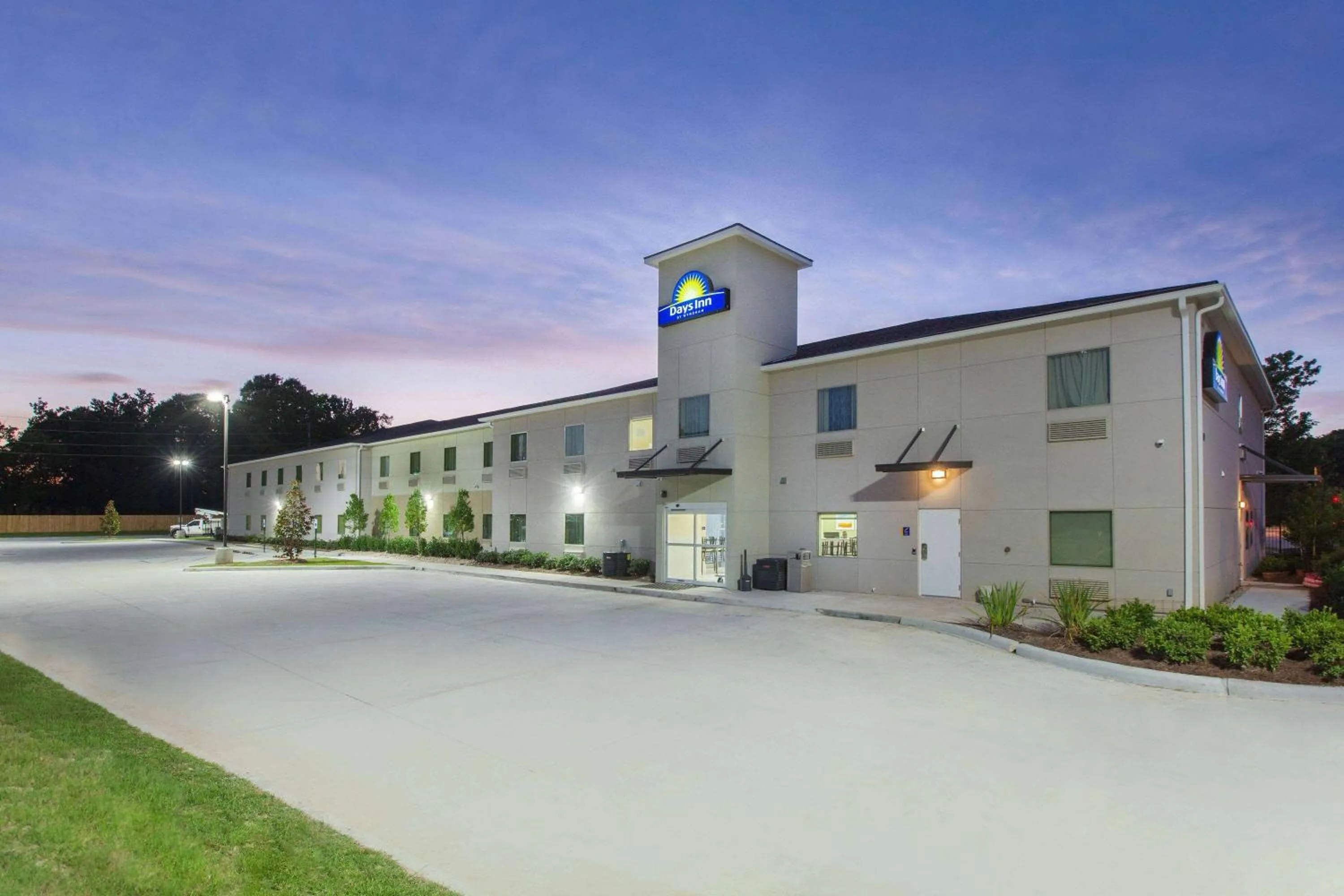 Property building in Days Inn by Wyndham Baton Rouge Airport
