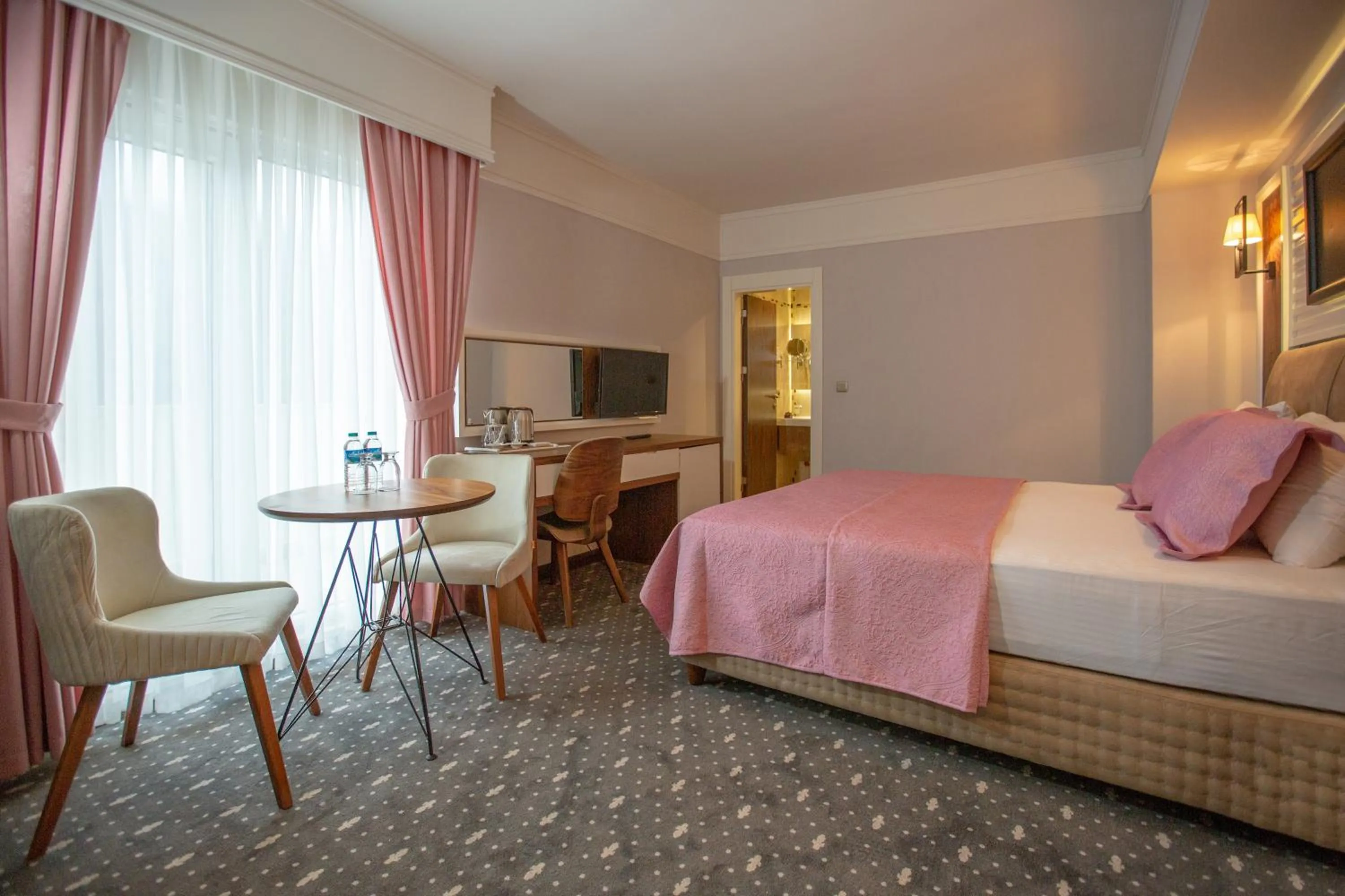 Mountain view in Jolnar garden hotel