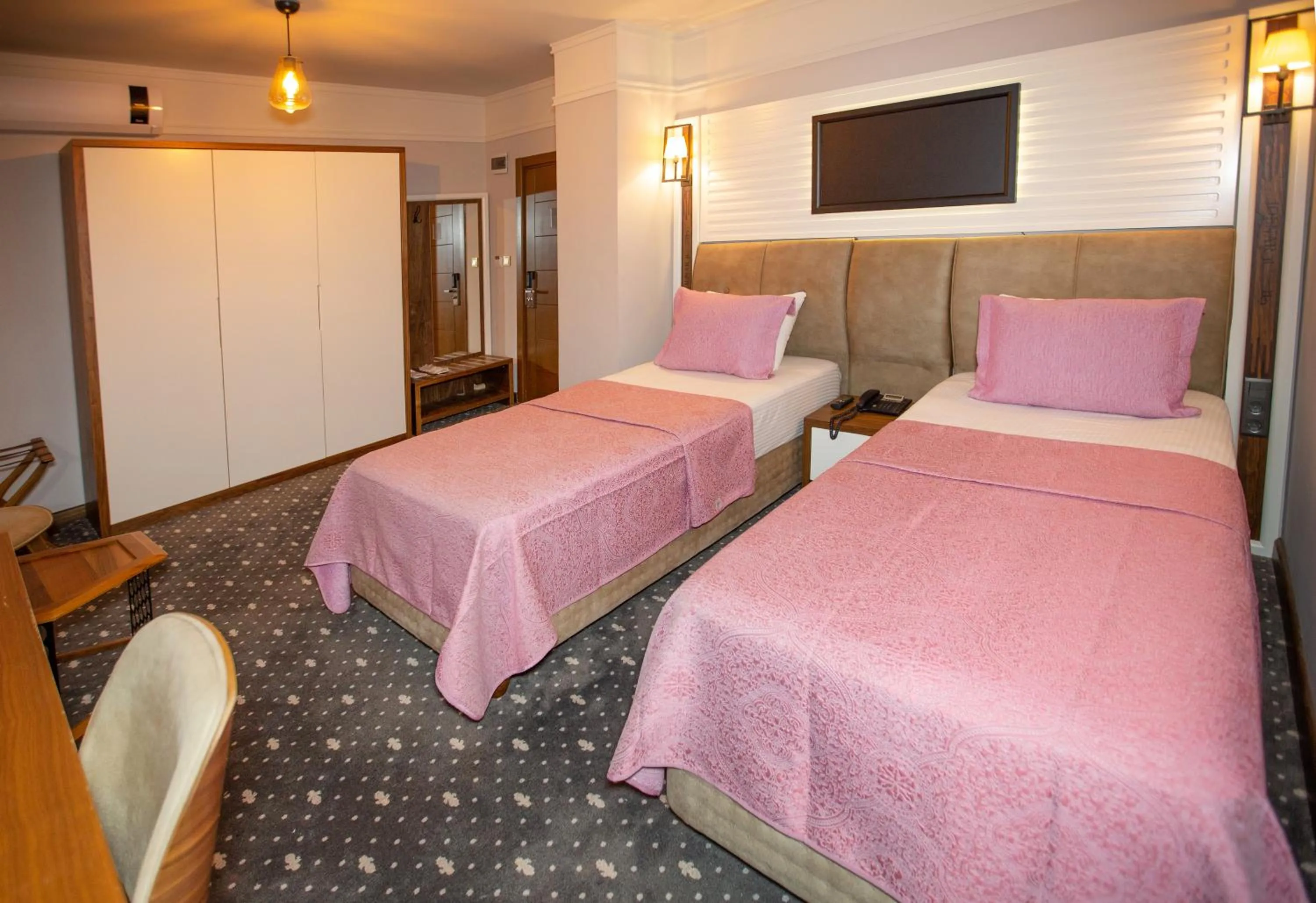 Bed in Jolnar garden hotel