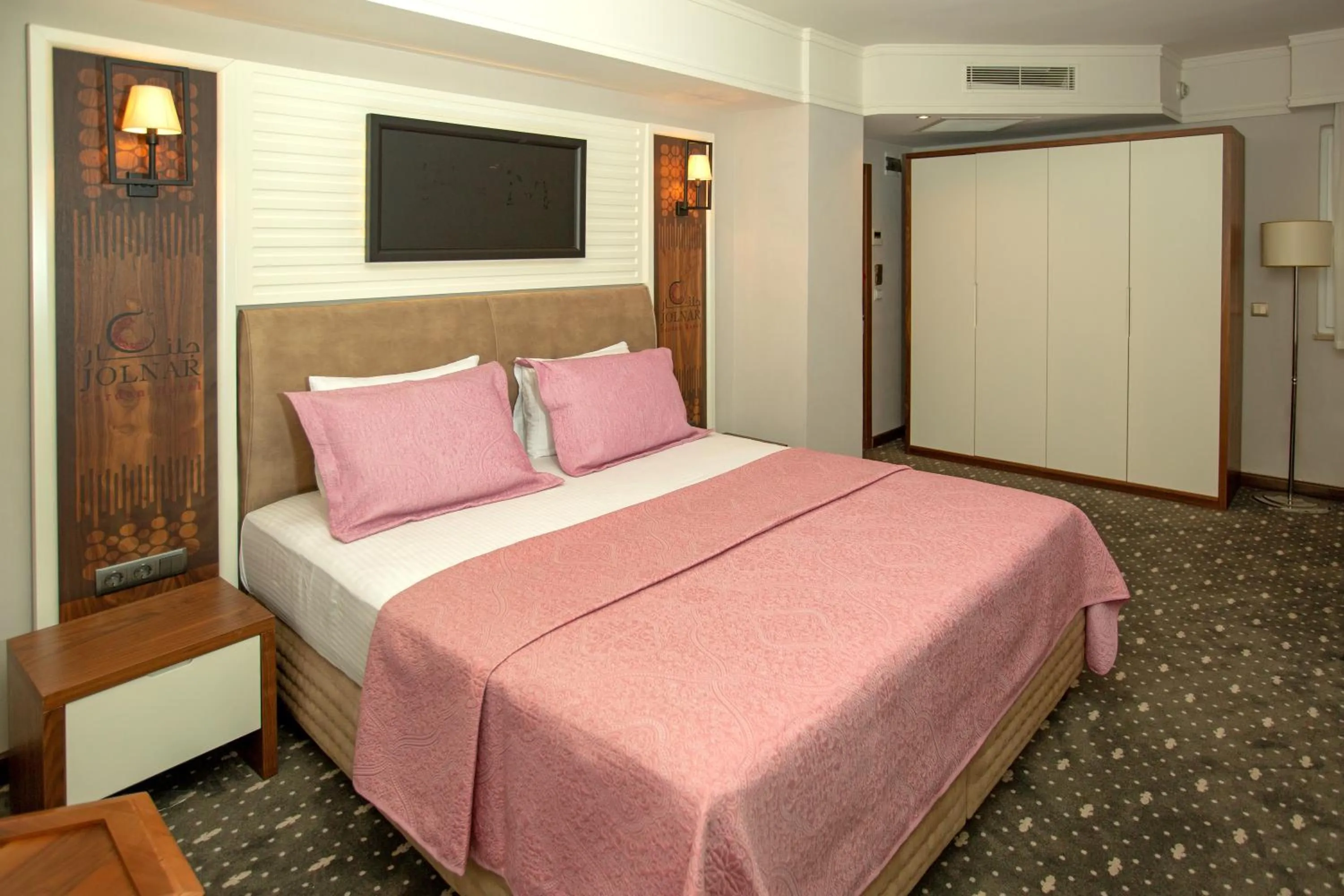 Mountain view in Jolnar garden hotel