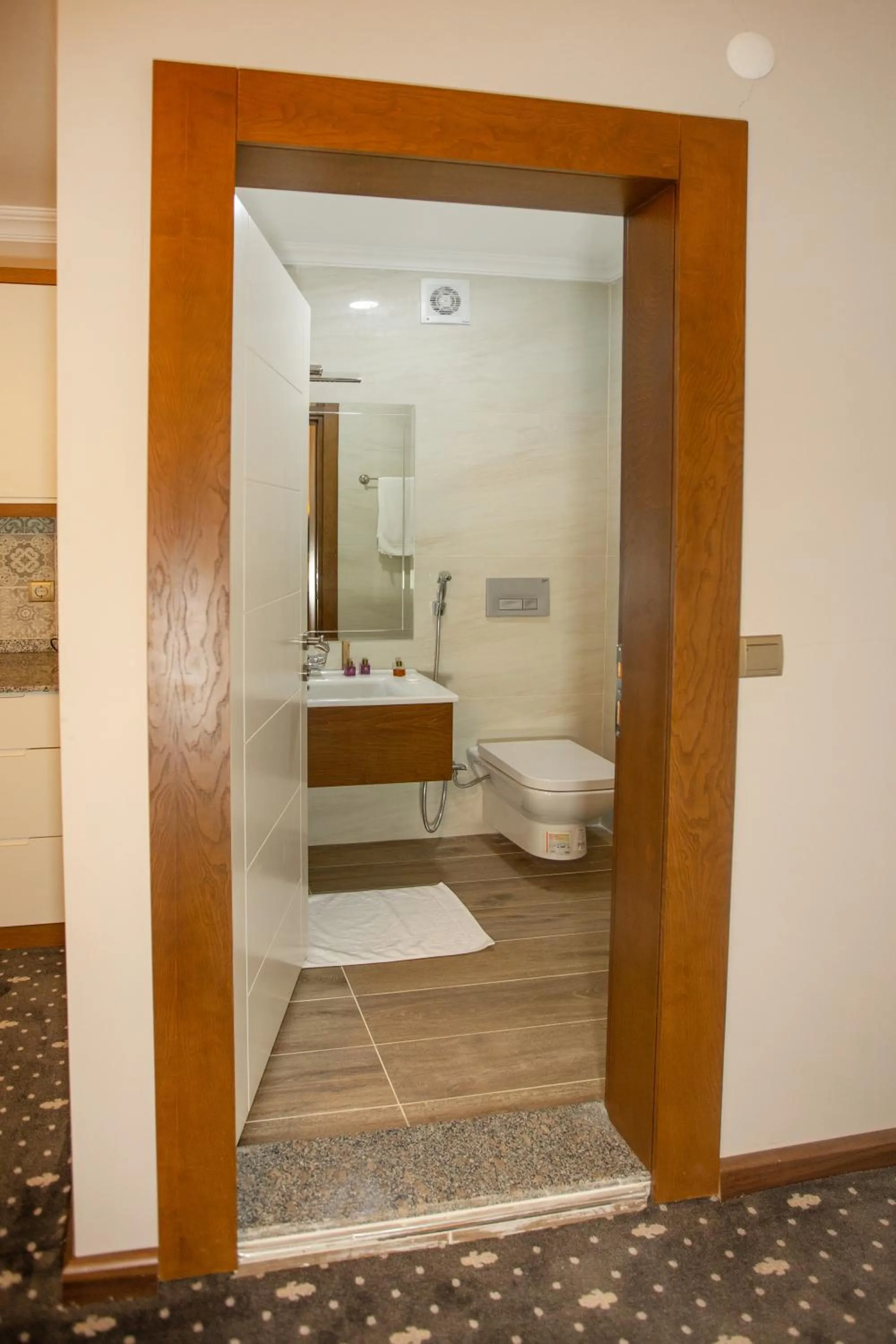 Toilet in Jolnar garden hotel